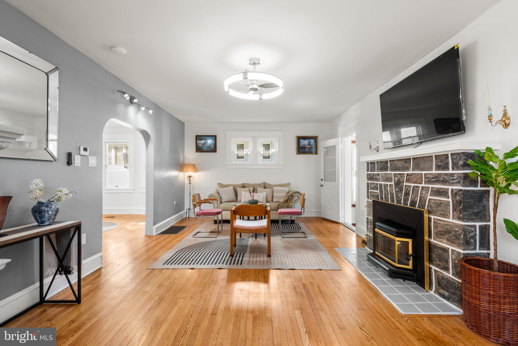 606 Valley Rd, Havertown, PA 19083 photo