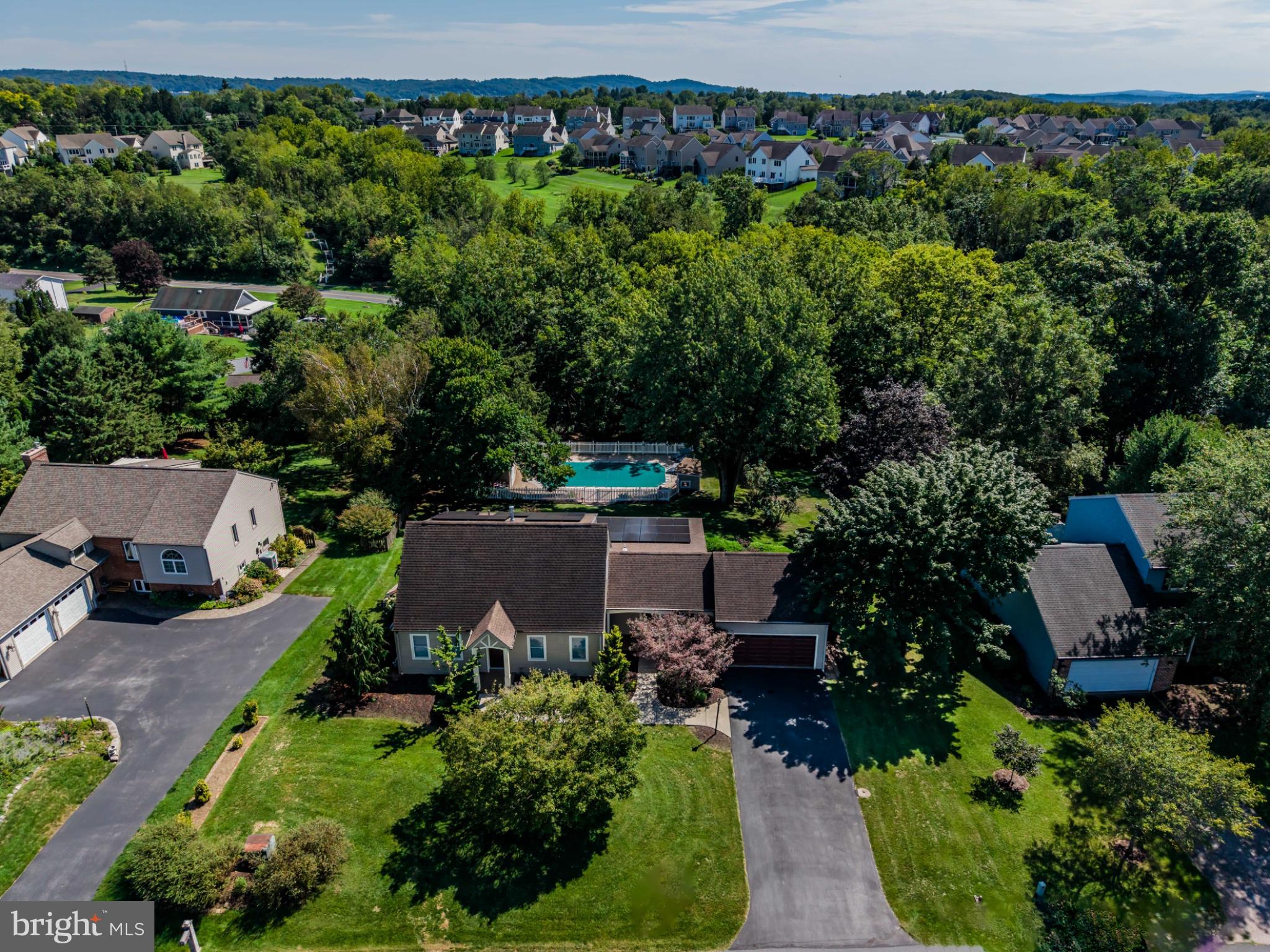 8 Christopher Ct, Hummelstown, PA 17036