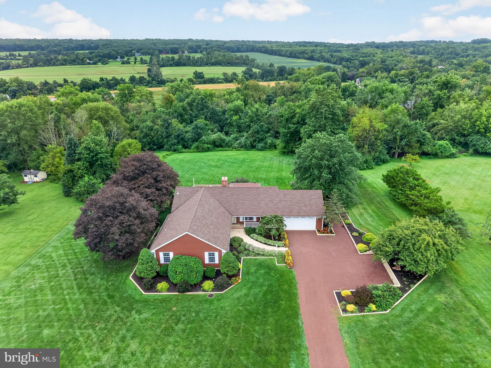 8 Meadow Lark Way, Ringoes, NJ 08551 photo