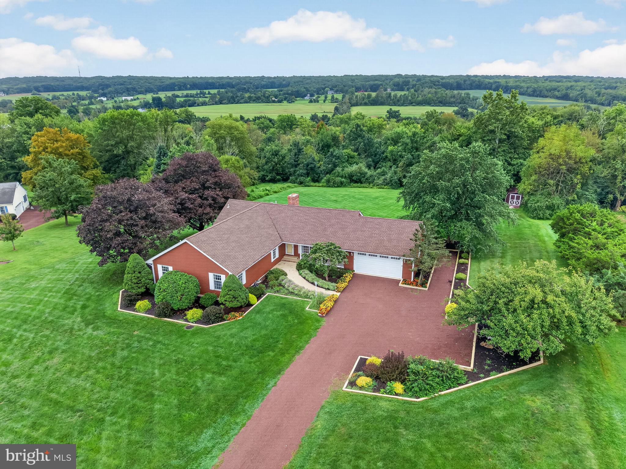 8 Meadow Lark Way, Ringoes, NJ 08551 photo