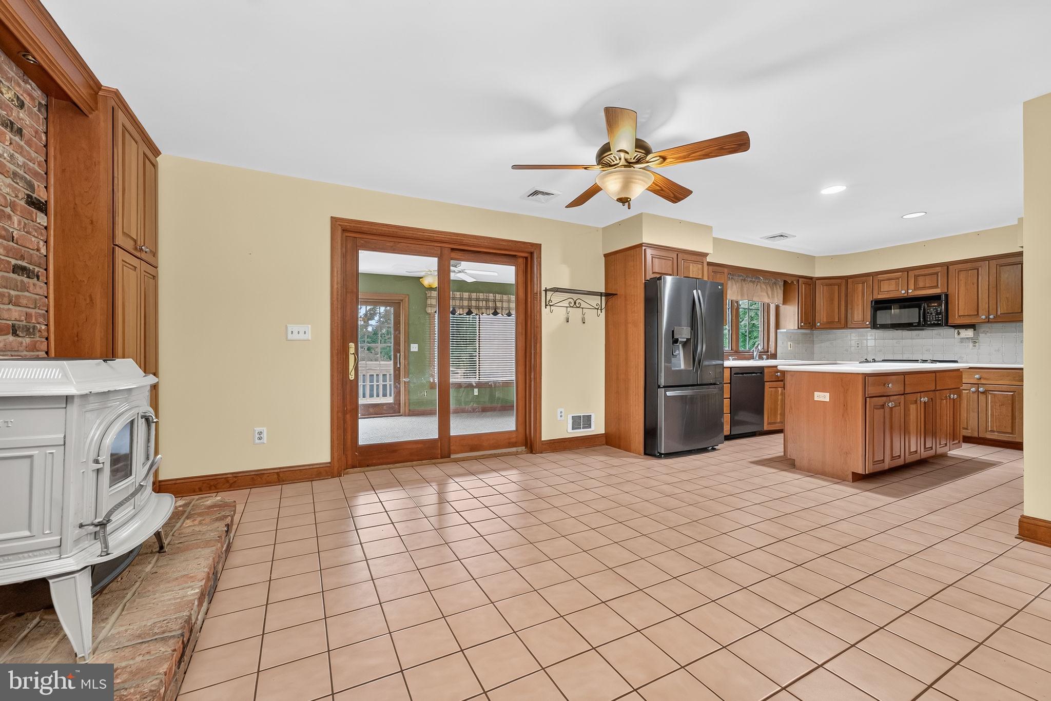 8 Meadow Lark Way, Ringoes, NJ 08551 photo