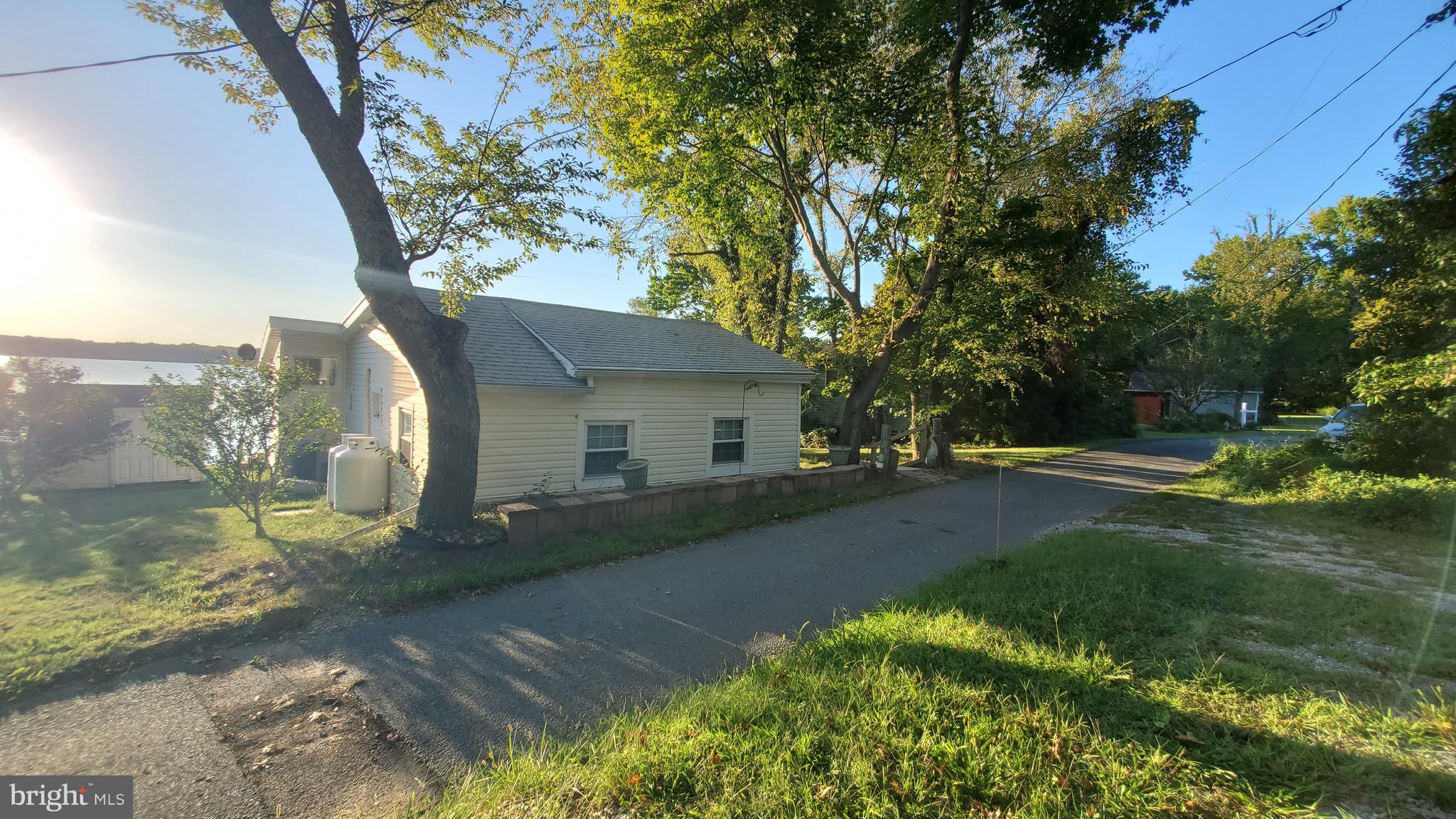 437 W Lewis Shore Rd, Elkton, MD 21921 photo