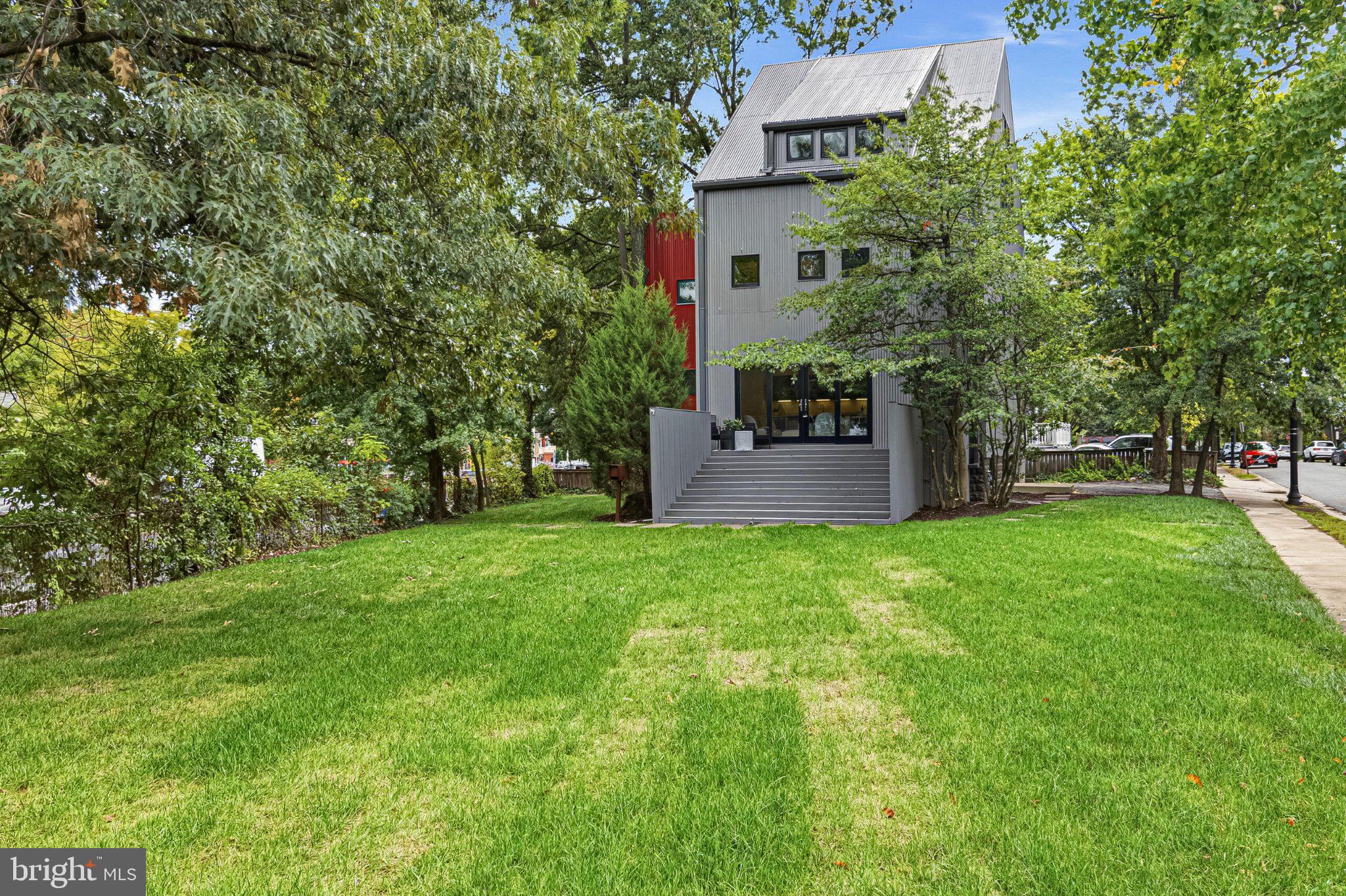 2790 Washington Blvd, Arlington, VA 22201 photo