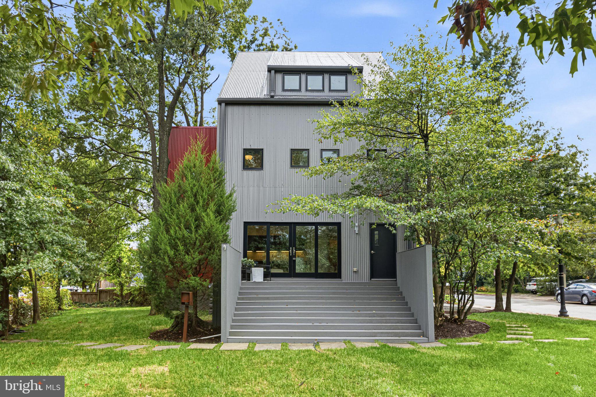 2790 Washington Blvd, Arlington, VA 22201