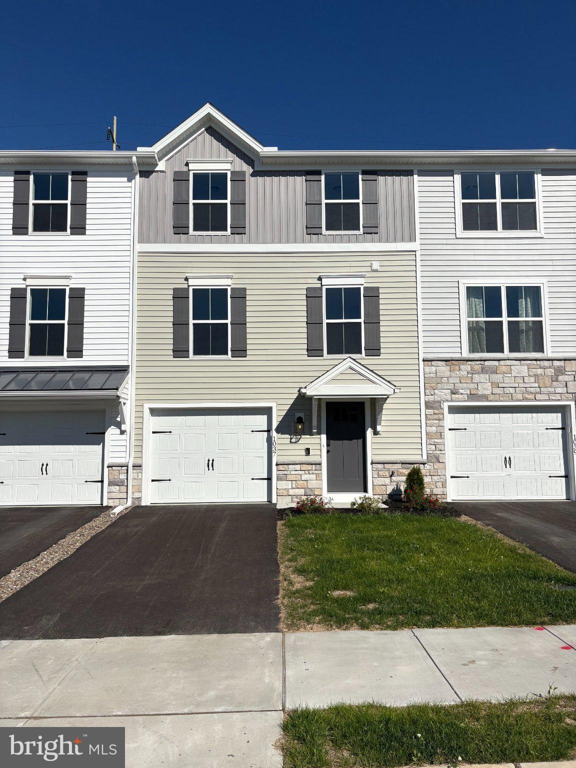 1037 Addie Ln, Harrisburg, PA 17112
