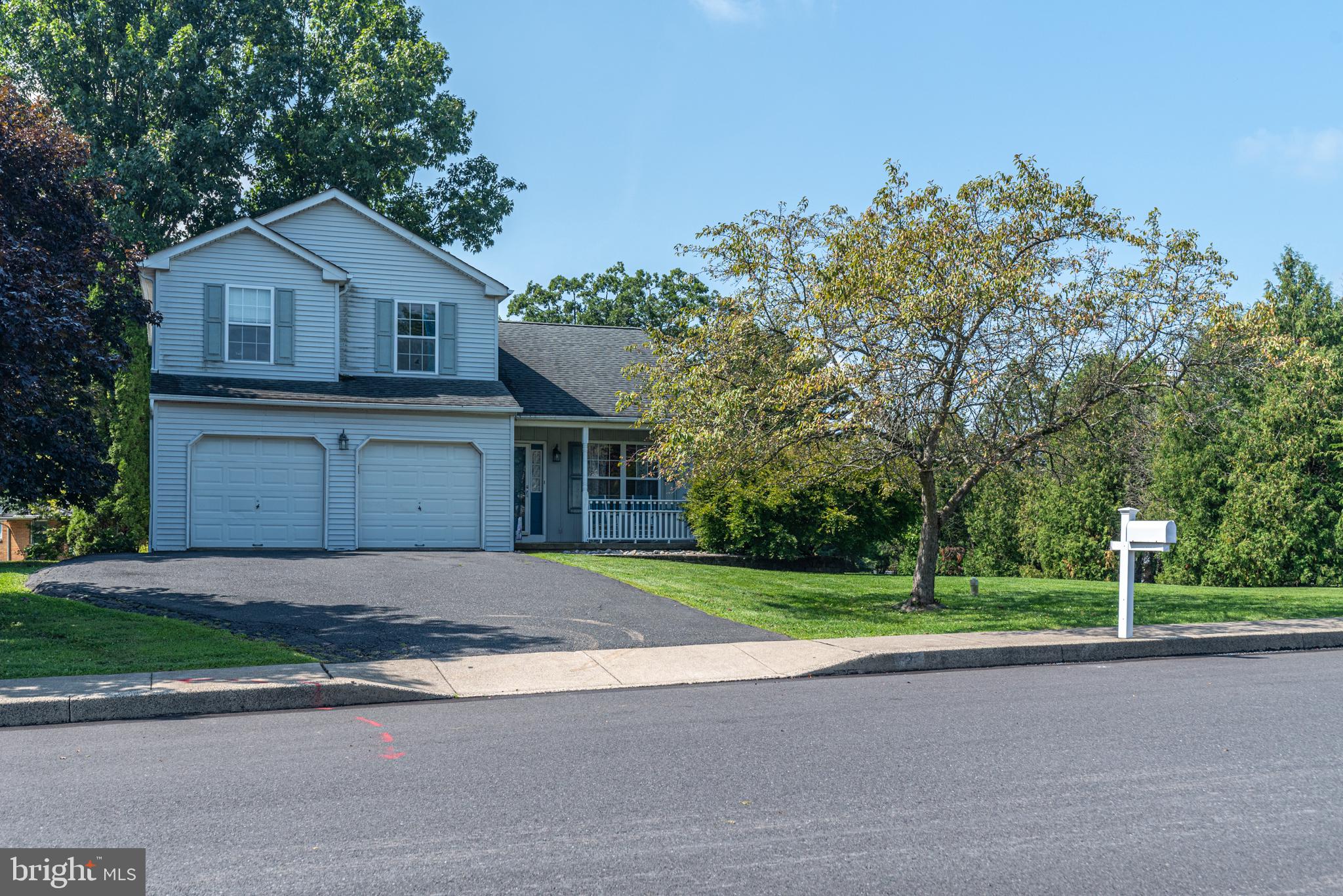 2 Live Oak Dr, Quakertown, PA 18951