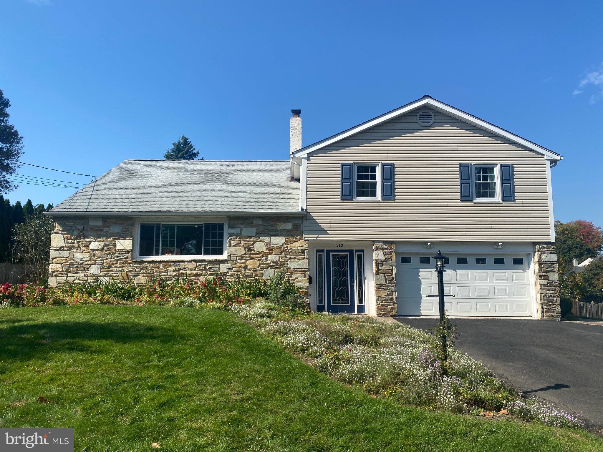 310 Tally Hollow Dr, Warminster, PA 18974 photo