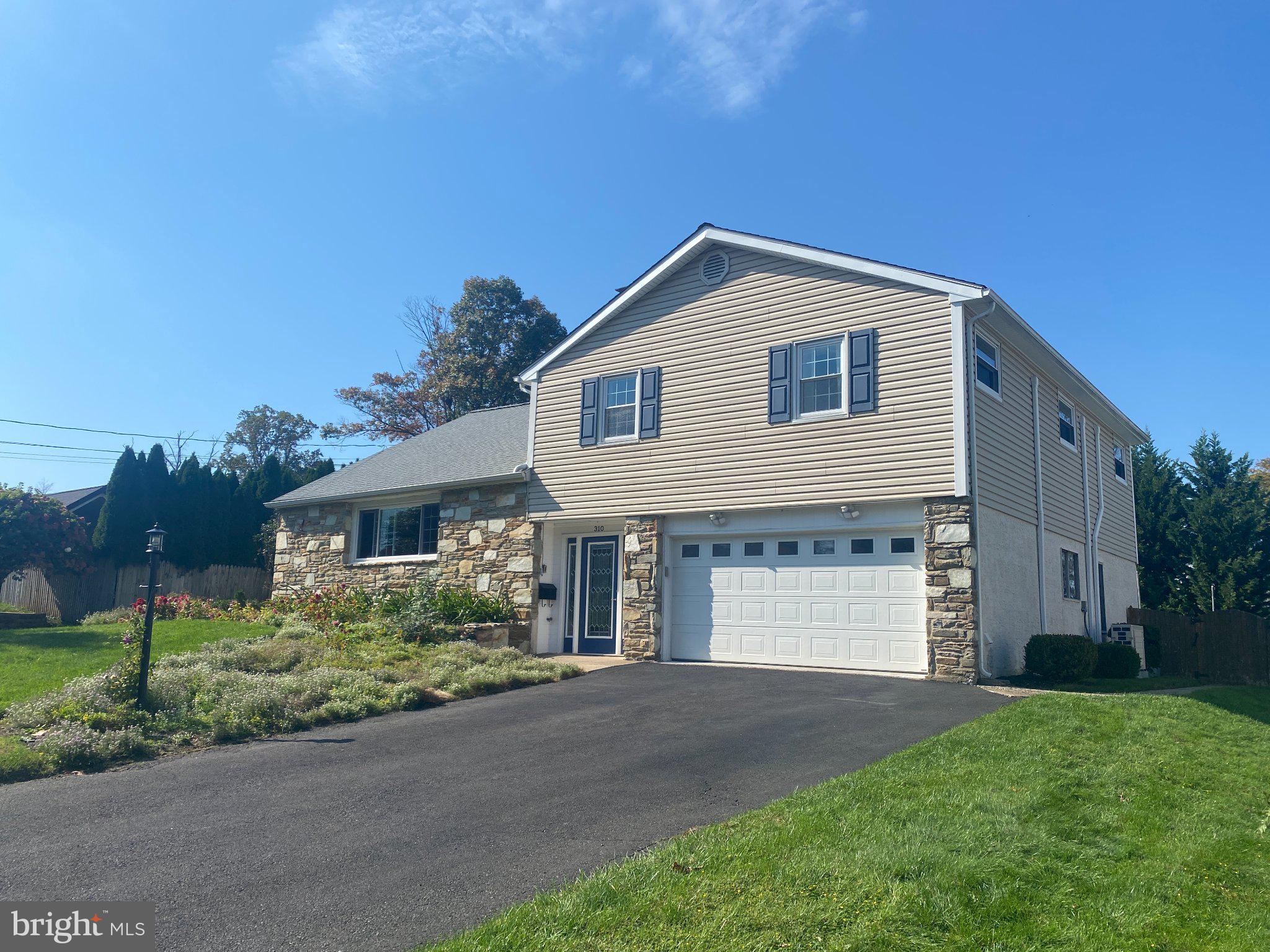 310 Tally Hollow Dr, Warminster, PA 18974