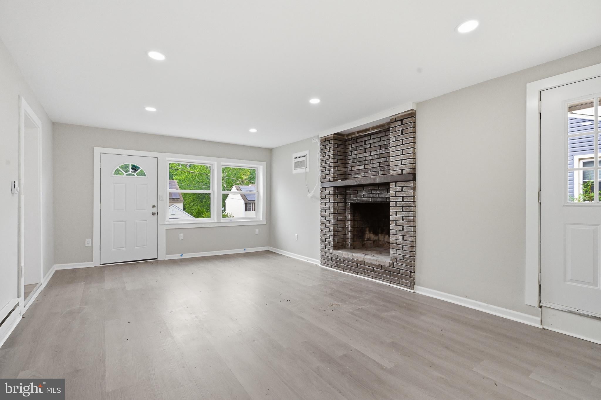808 Maple Ln, Aston, PA 19014 photo