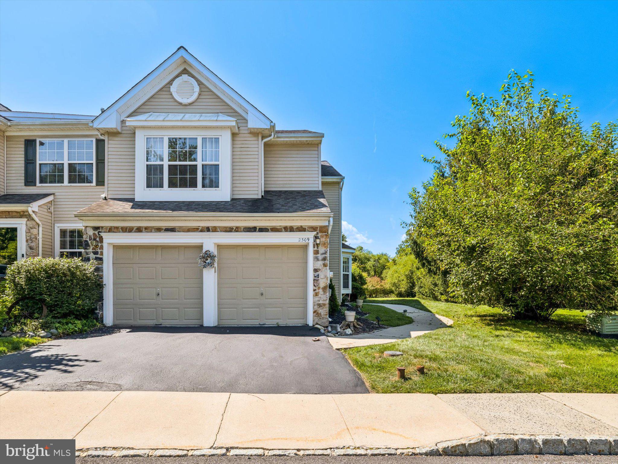 2309 Periwinkle Ct, Phoenixville, PA 19460 photo