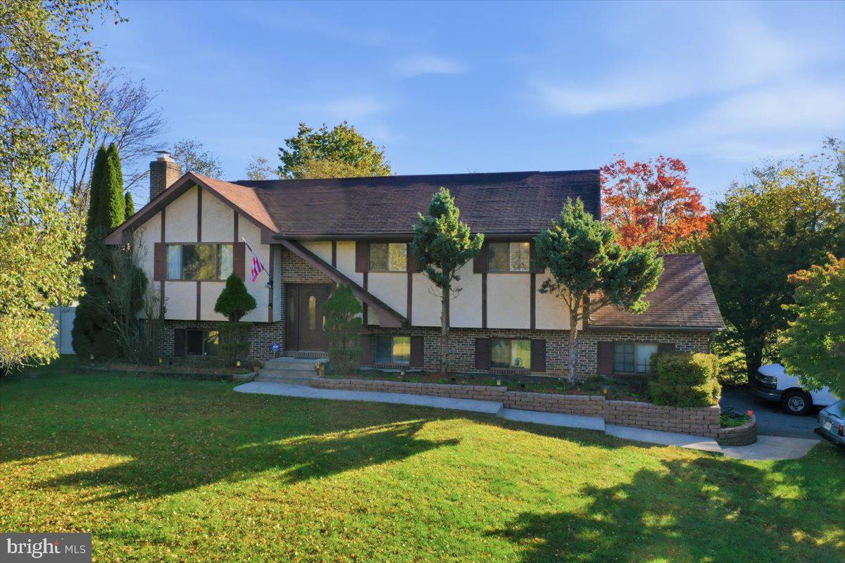 1112 Scott St, Brodheadsville, PA 18322 photo