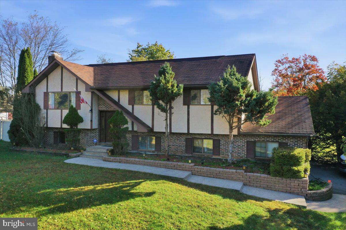 1112 Scott St, Brodheadsville, PA 18322