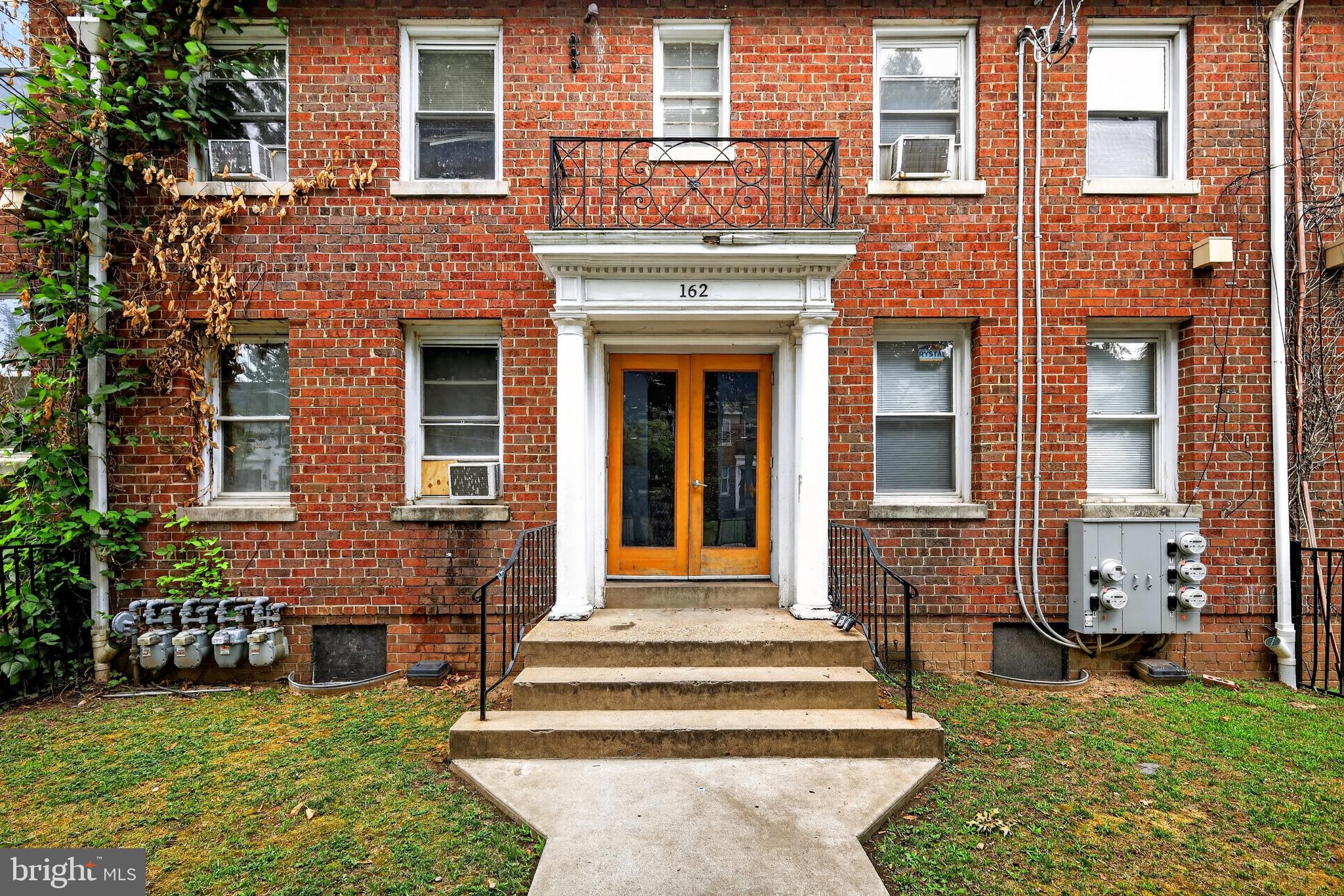 162 36th St, Washington, DC 20019