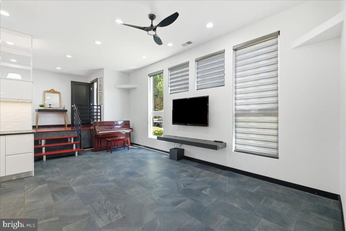 900 20th St, Arlington, VA 22202 photo