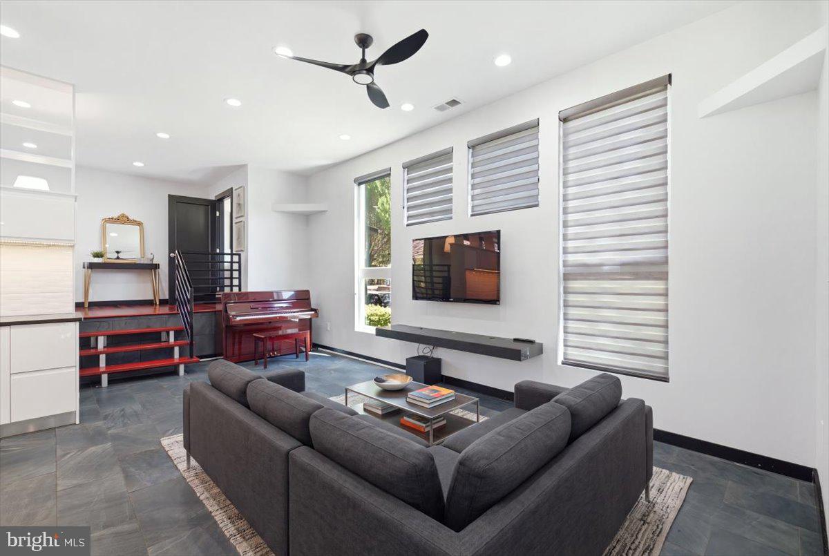 900 20th St, Arlington, VA 22202 photo