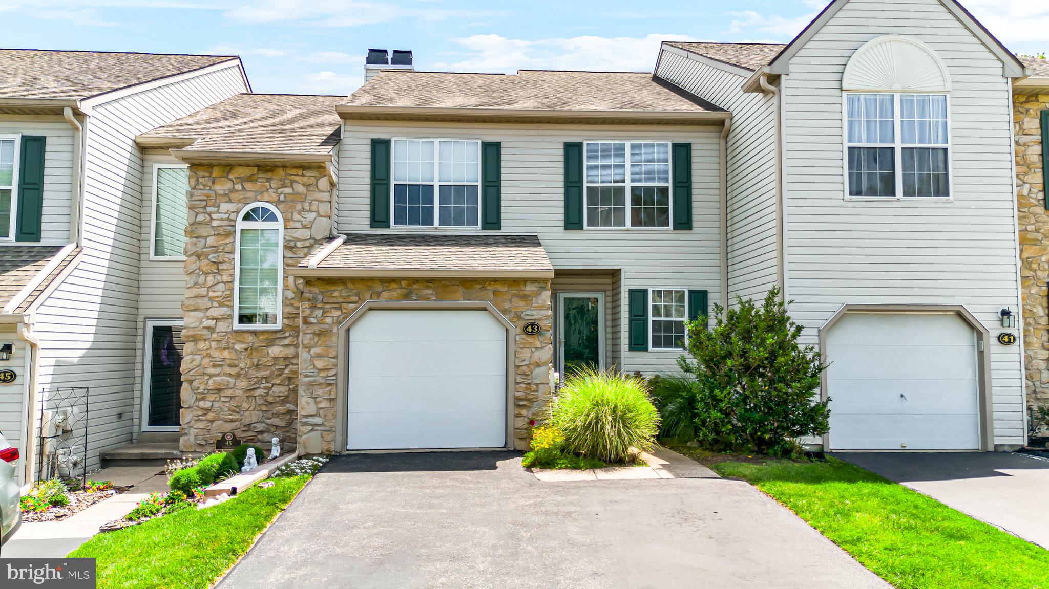 43 Hampton Ct, Eagleville, PA 19403
