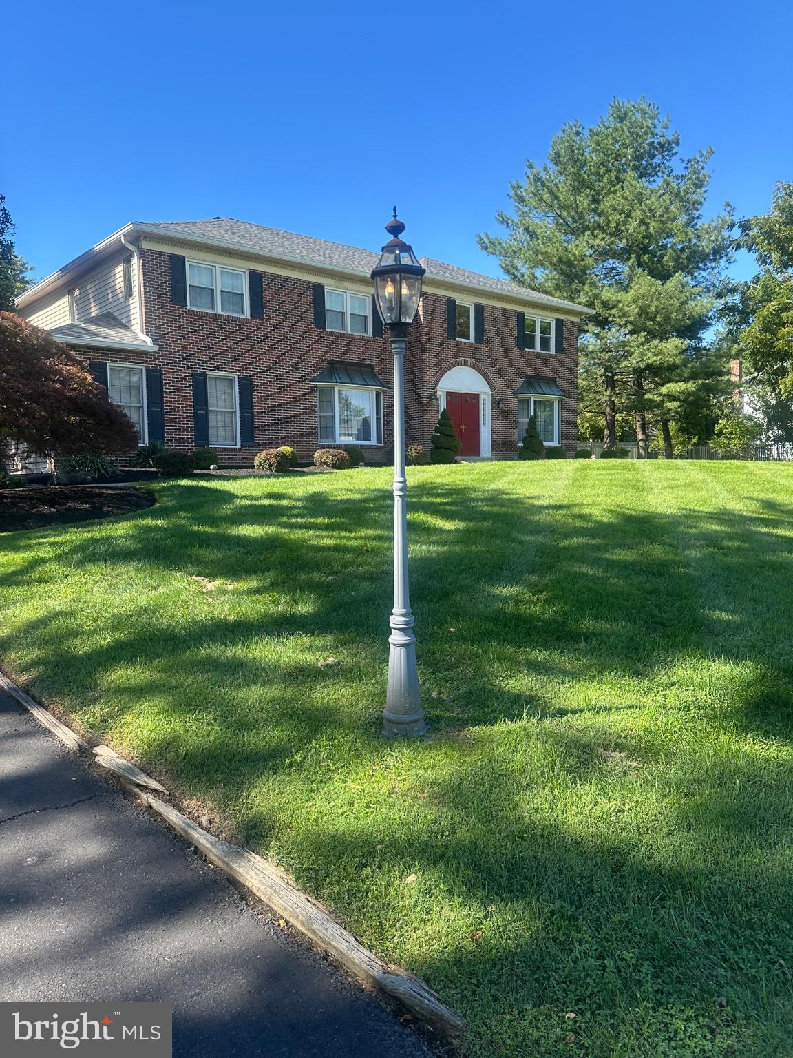 685 Wyndrise Dr, Blue Bell, PA 19422 photo