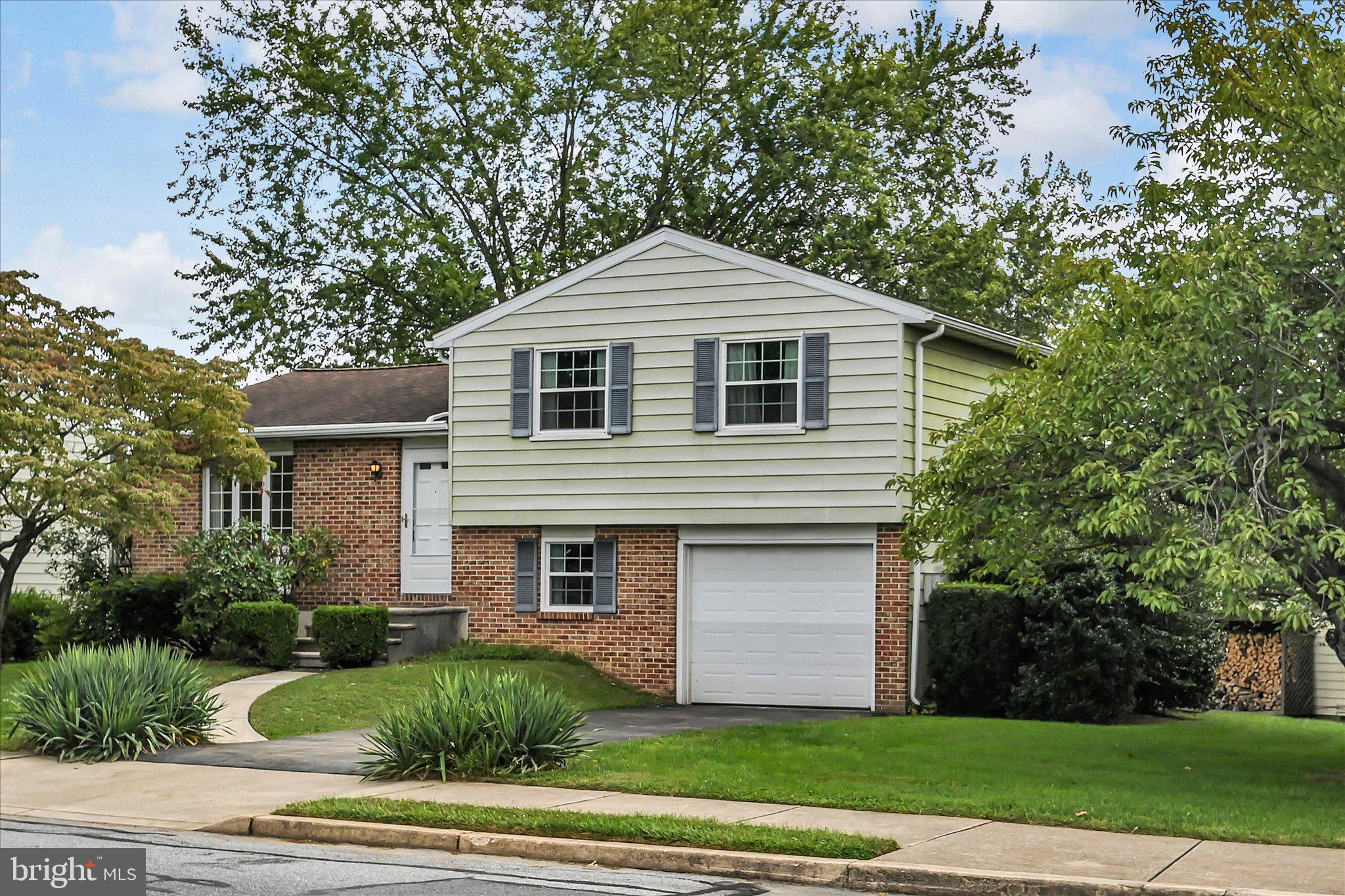 15 Elm St, Reading, PA 19606
