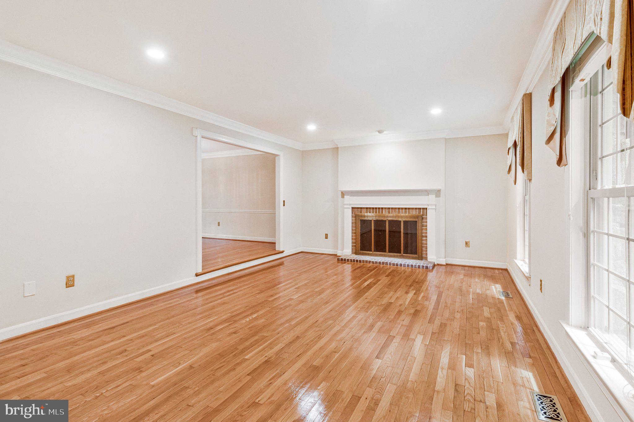 10009 New London Dr, Potomac, MD 20854 photo