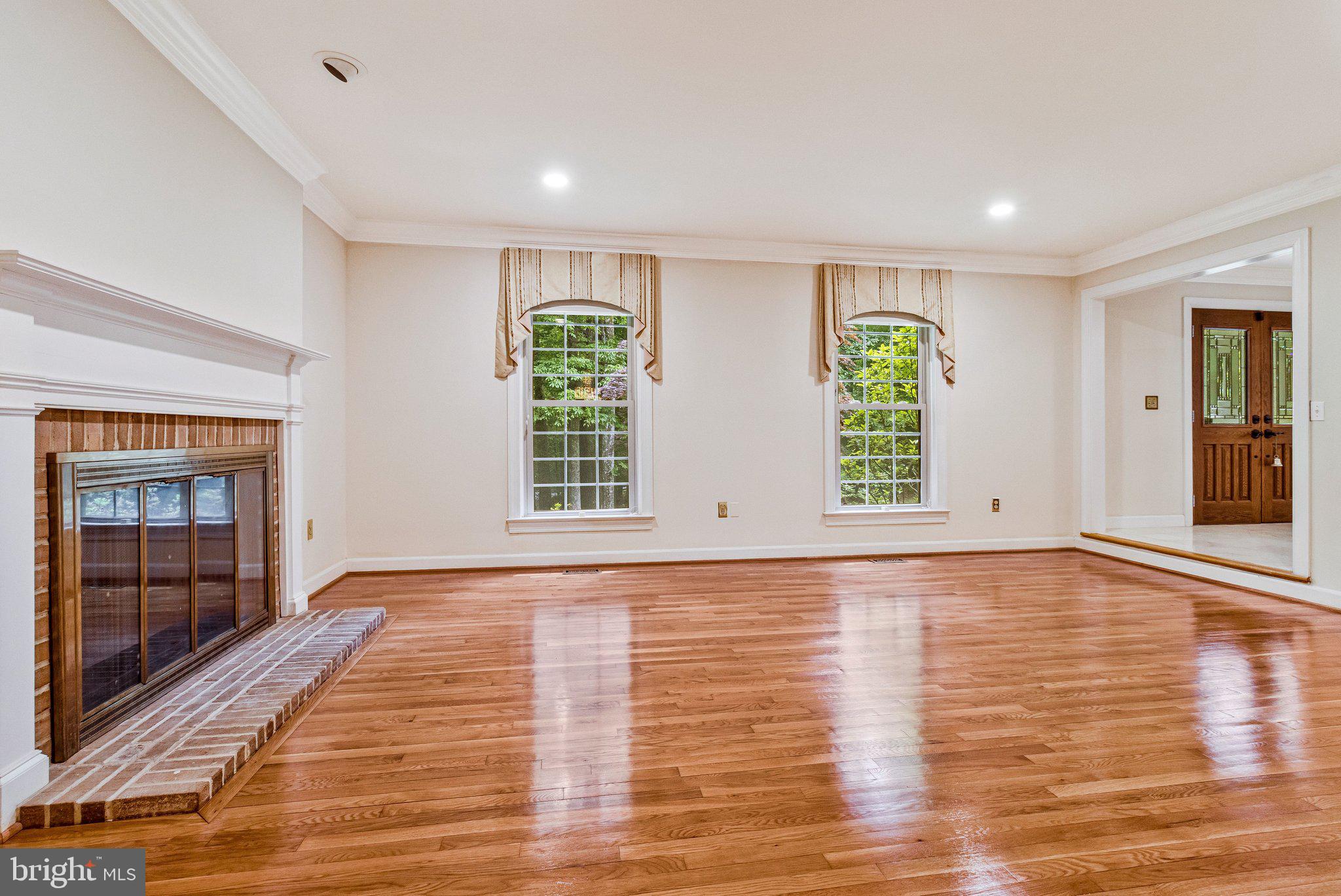 10009 New London Dr, Potomac, MD 20854 photo