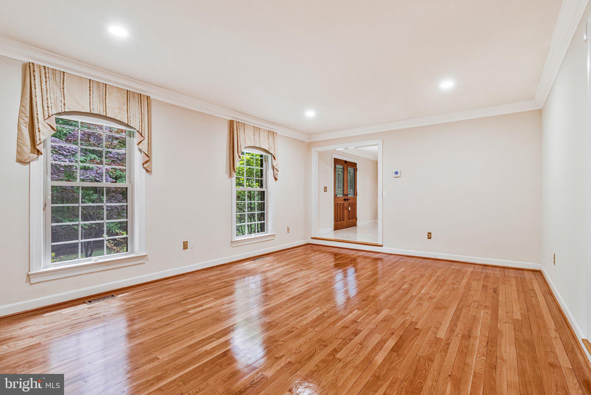 10009 New London Dr, Potomac, MD 20854 photo