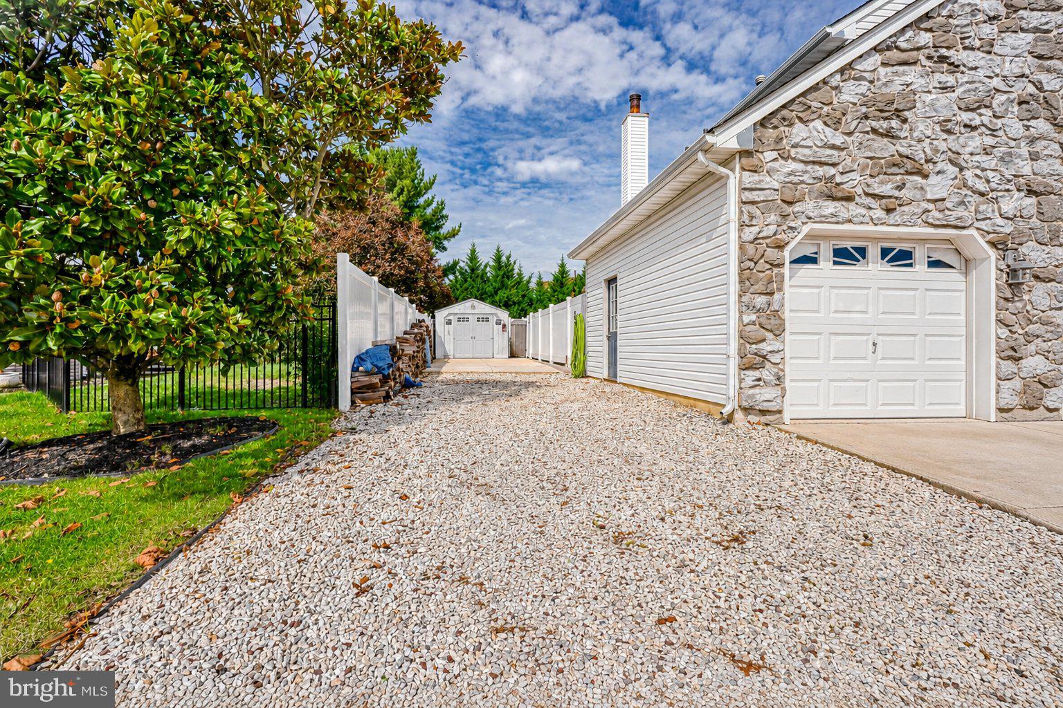 63 Olympia Ln, Sicklerville, NJ 08081 photo