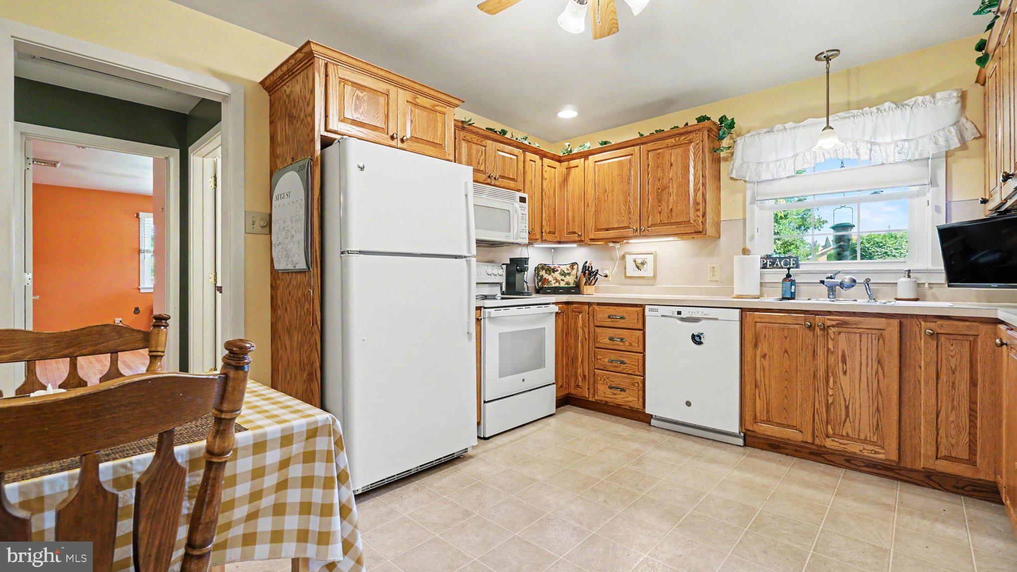 68 Bards Way, Pottstown, PA 19464 photo