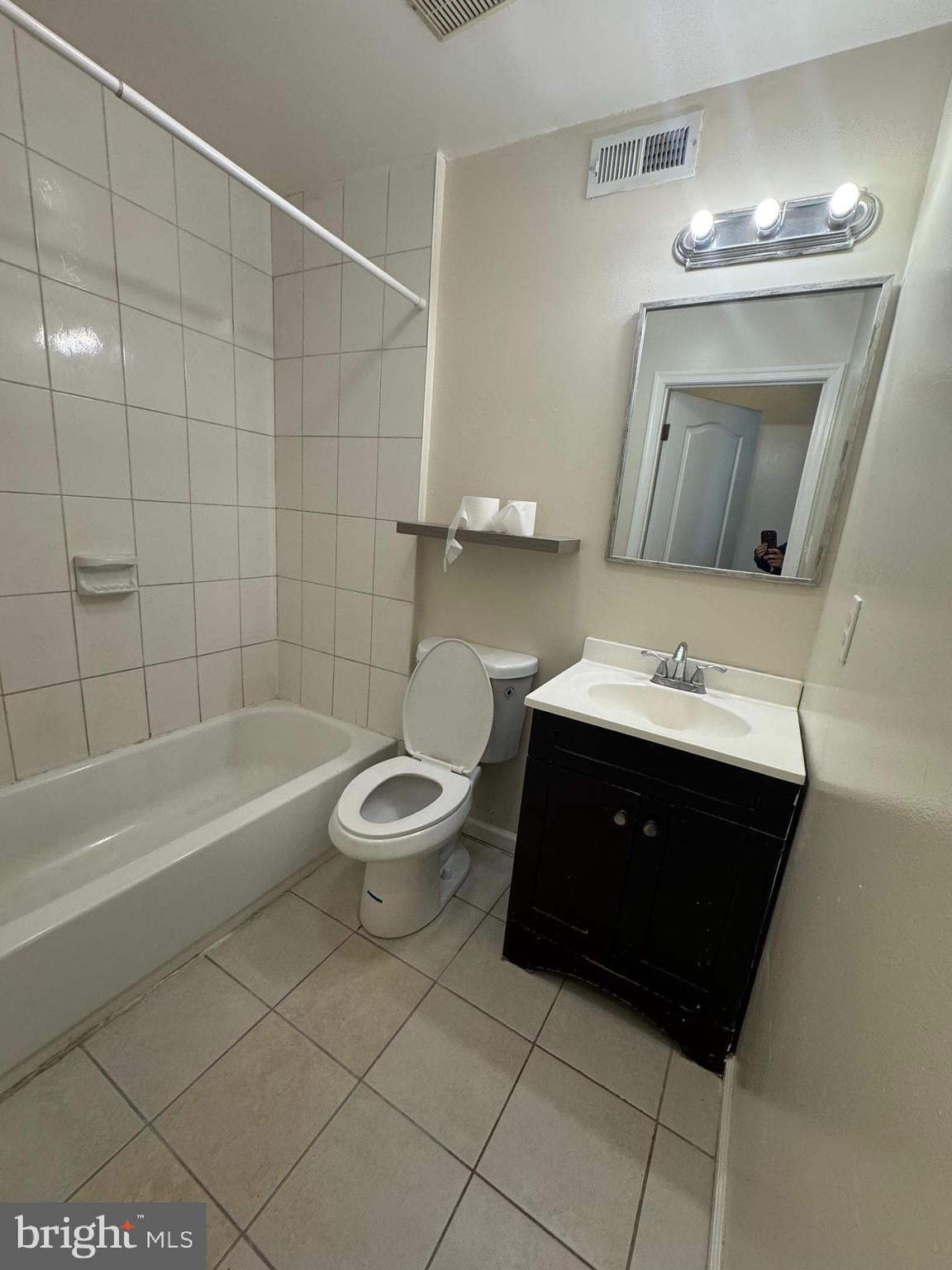 1118 Green St, Philadelphia, PA 19123 photo