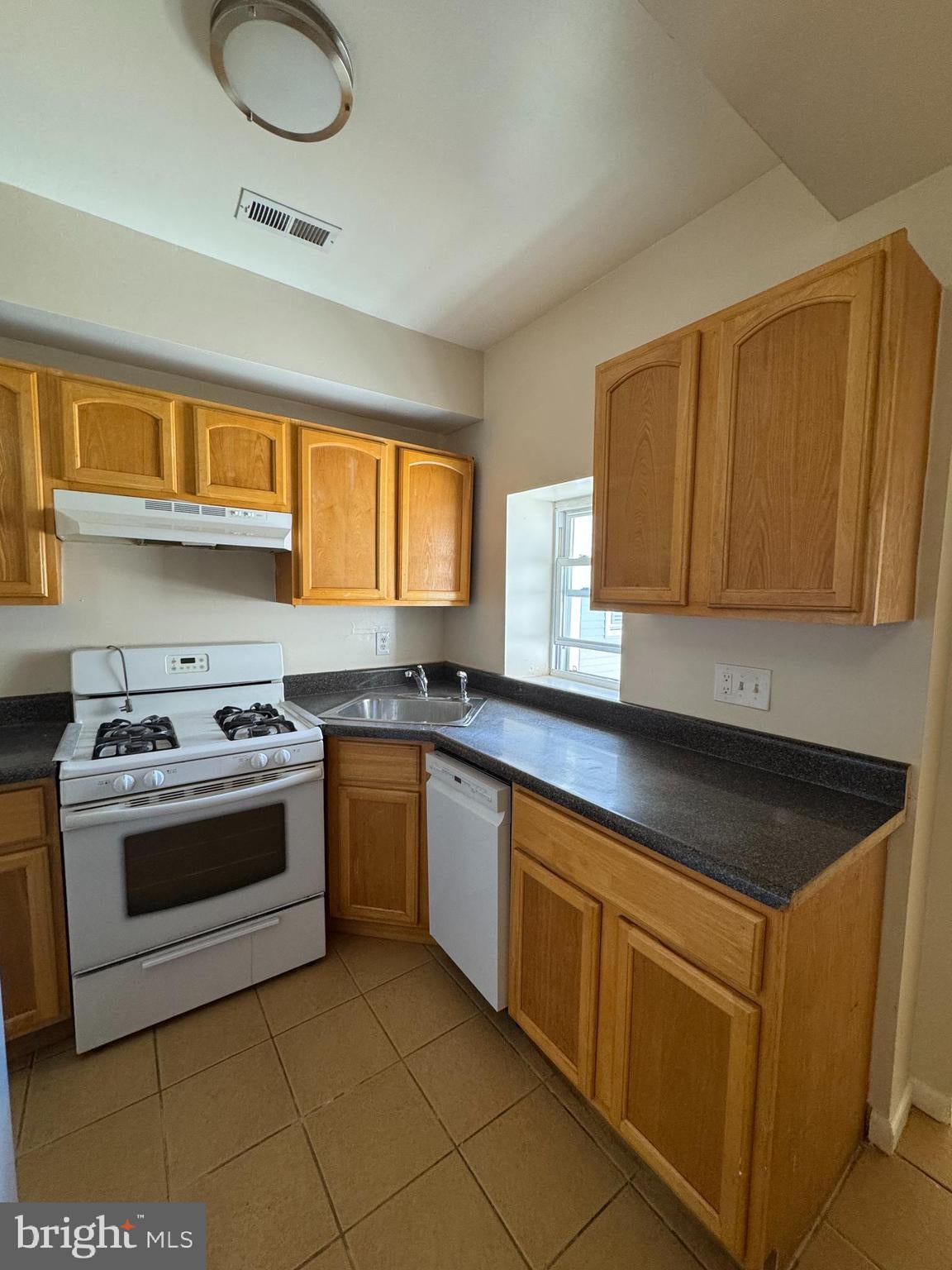1118 Green St, Philadelphia, PA 19123 photo