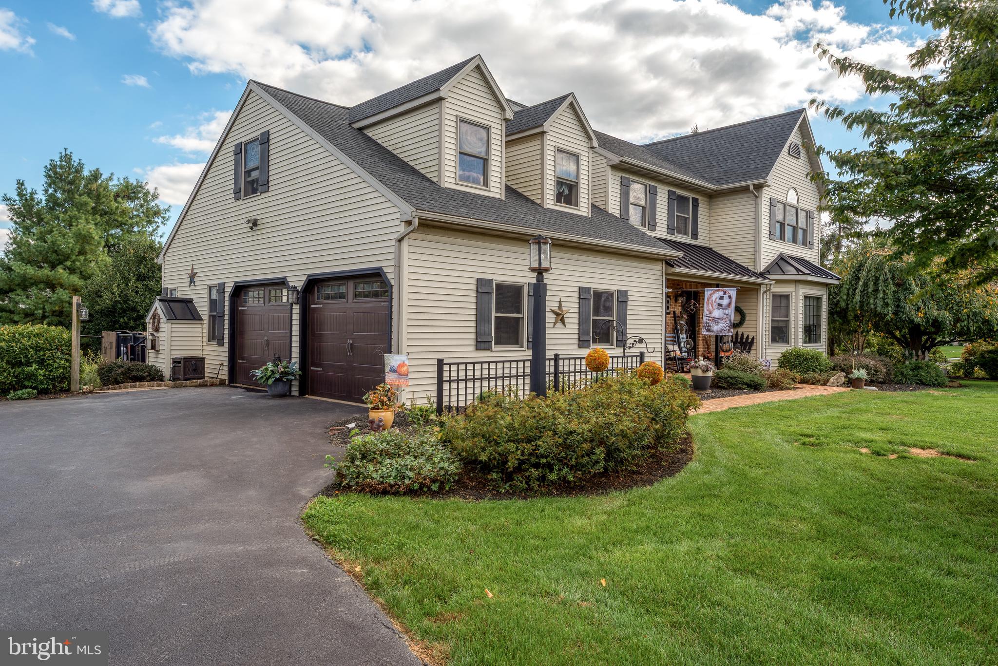 5 Village Dr, Lititz, PA 17543 photo