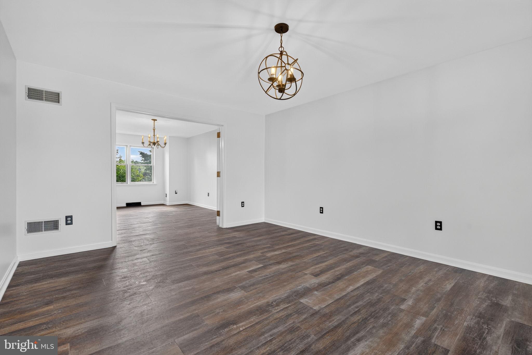 5 Village Dr, Lititz, PA 17543 photo