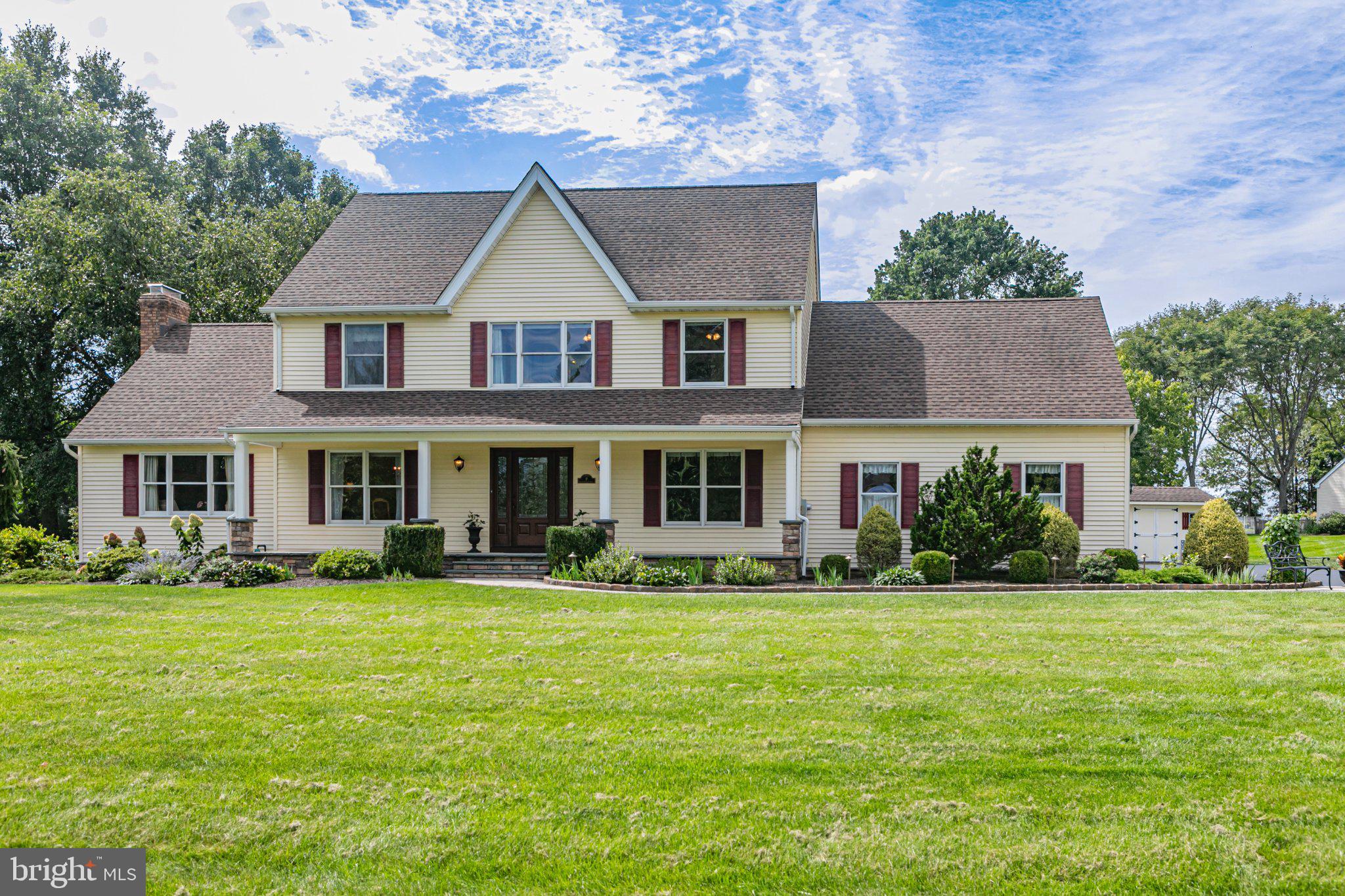 9 Summershade Ln, Ringoes, NJ 08551