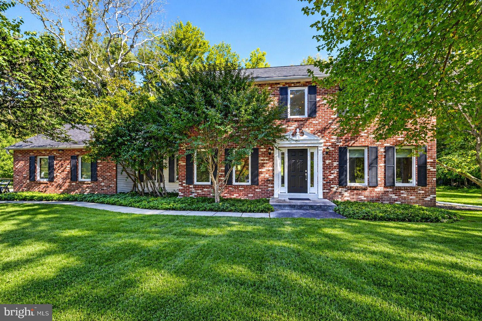 9 Locke Ct, Ewan, NJ 08628