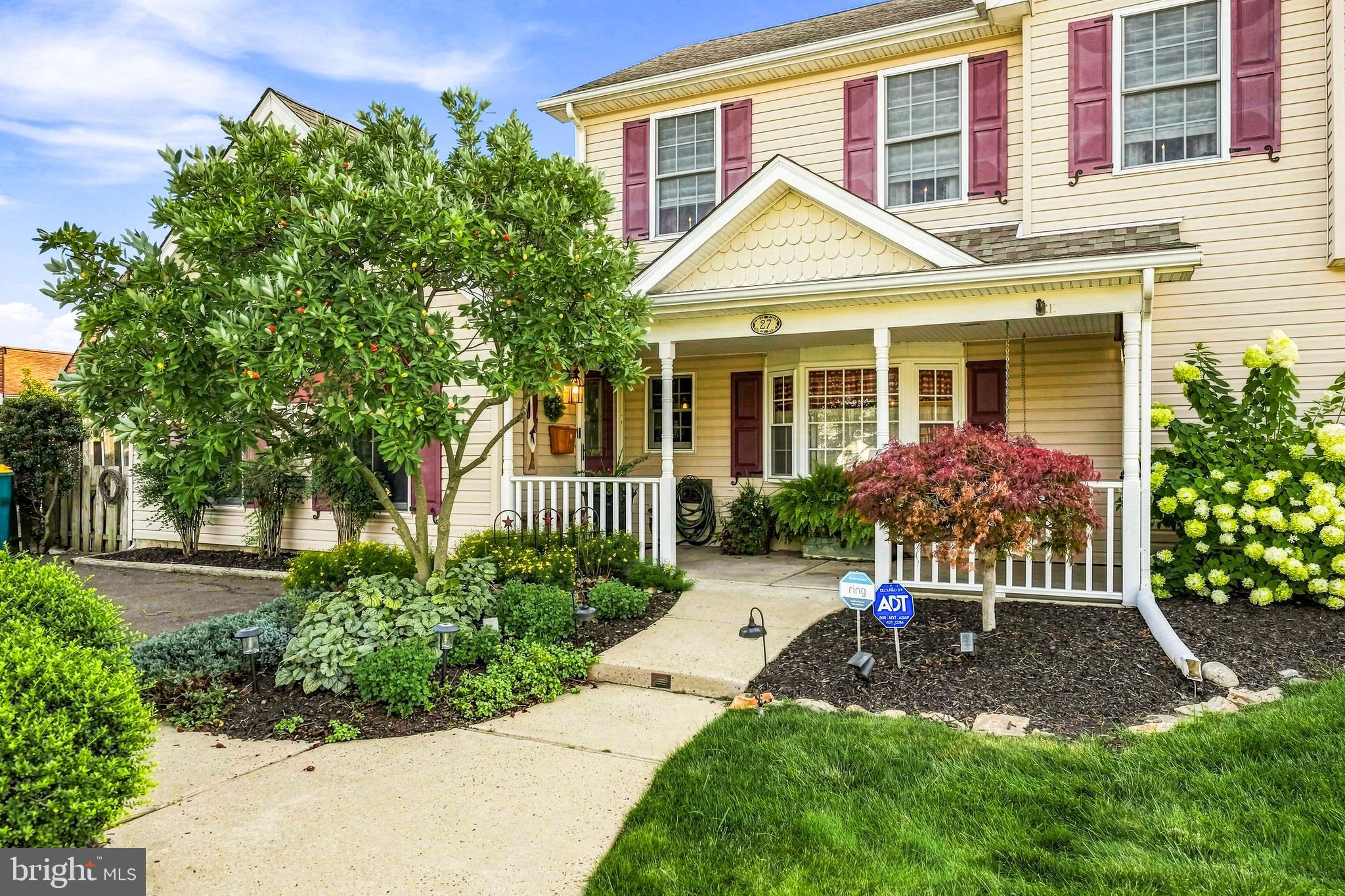 27 Peachtree Ln, Levittown, PA 19054 photo