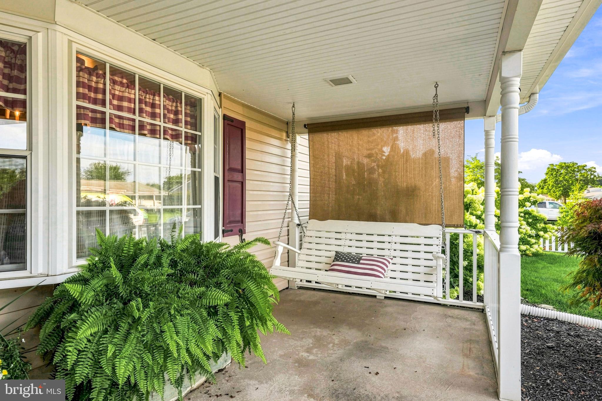 27 Peachtree Ln, Levittown, PA 19054 photo