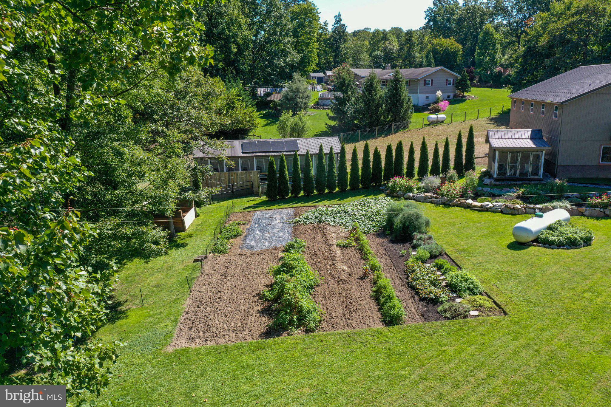 786 Lime Quarry Rd, Gap, PA 17527 photo