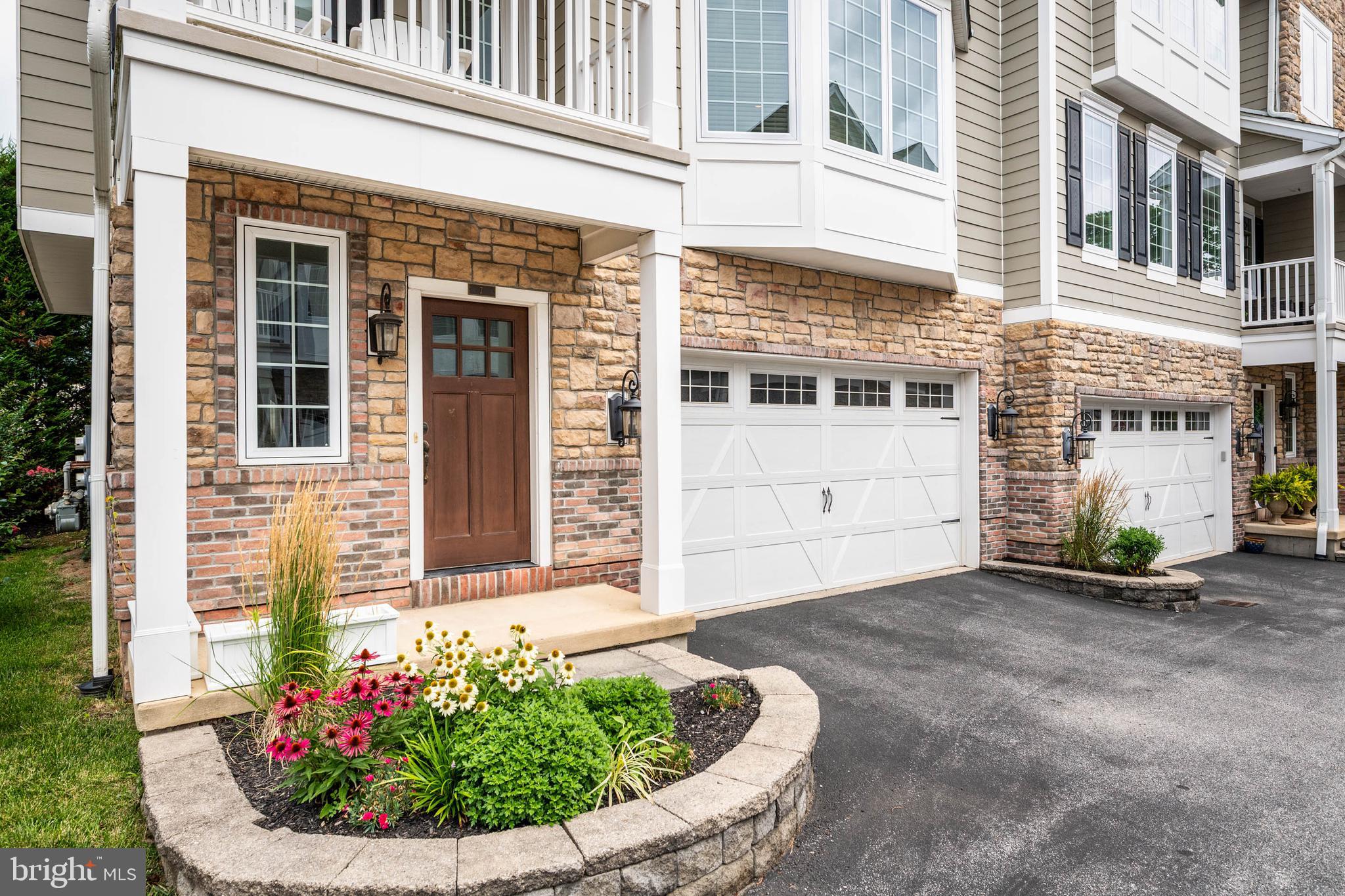 7 Grey Ct, Berwyn, PA 19312 photo