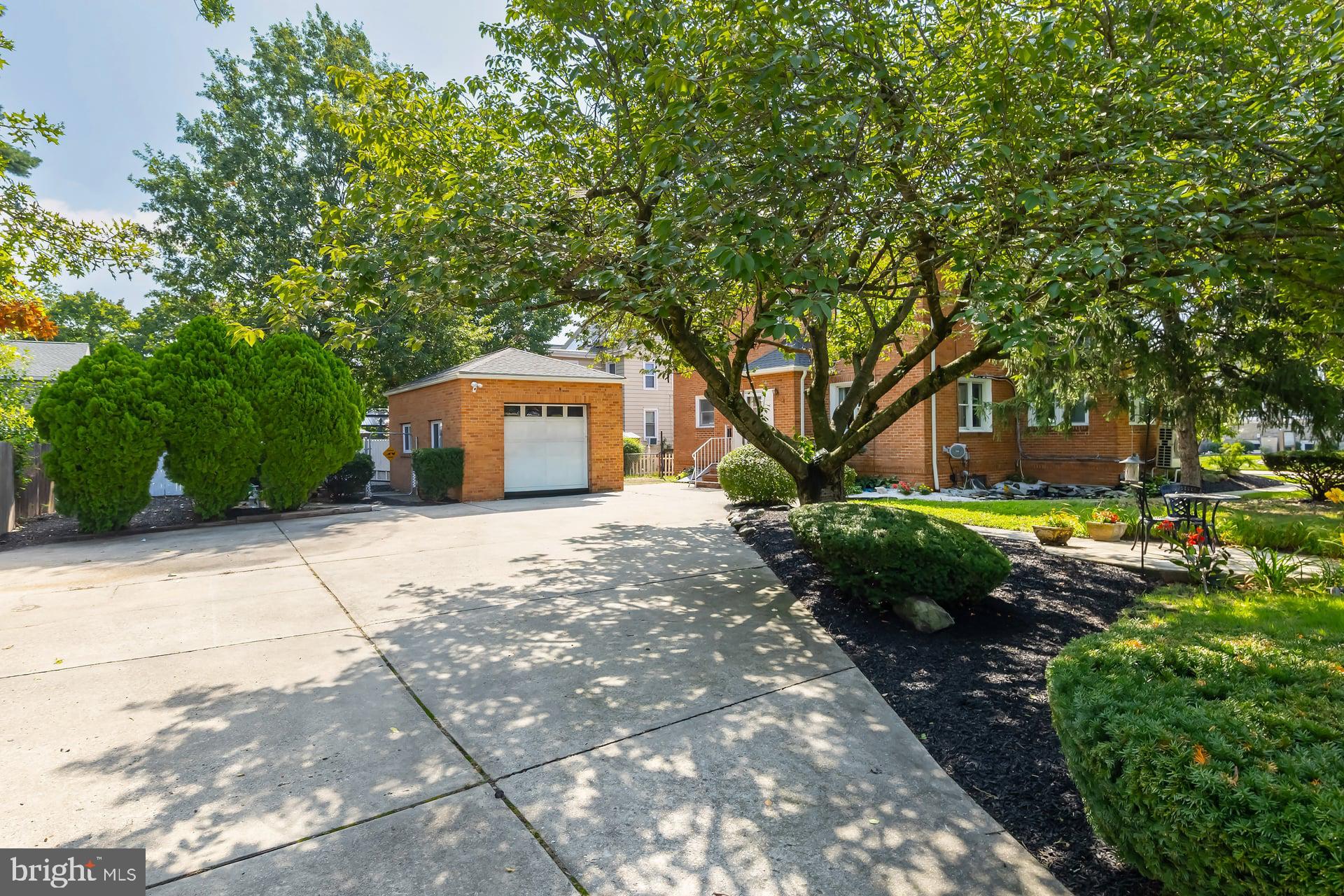 523 W Broad St, Gibbstown, NJ 08027 photo