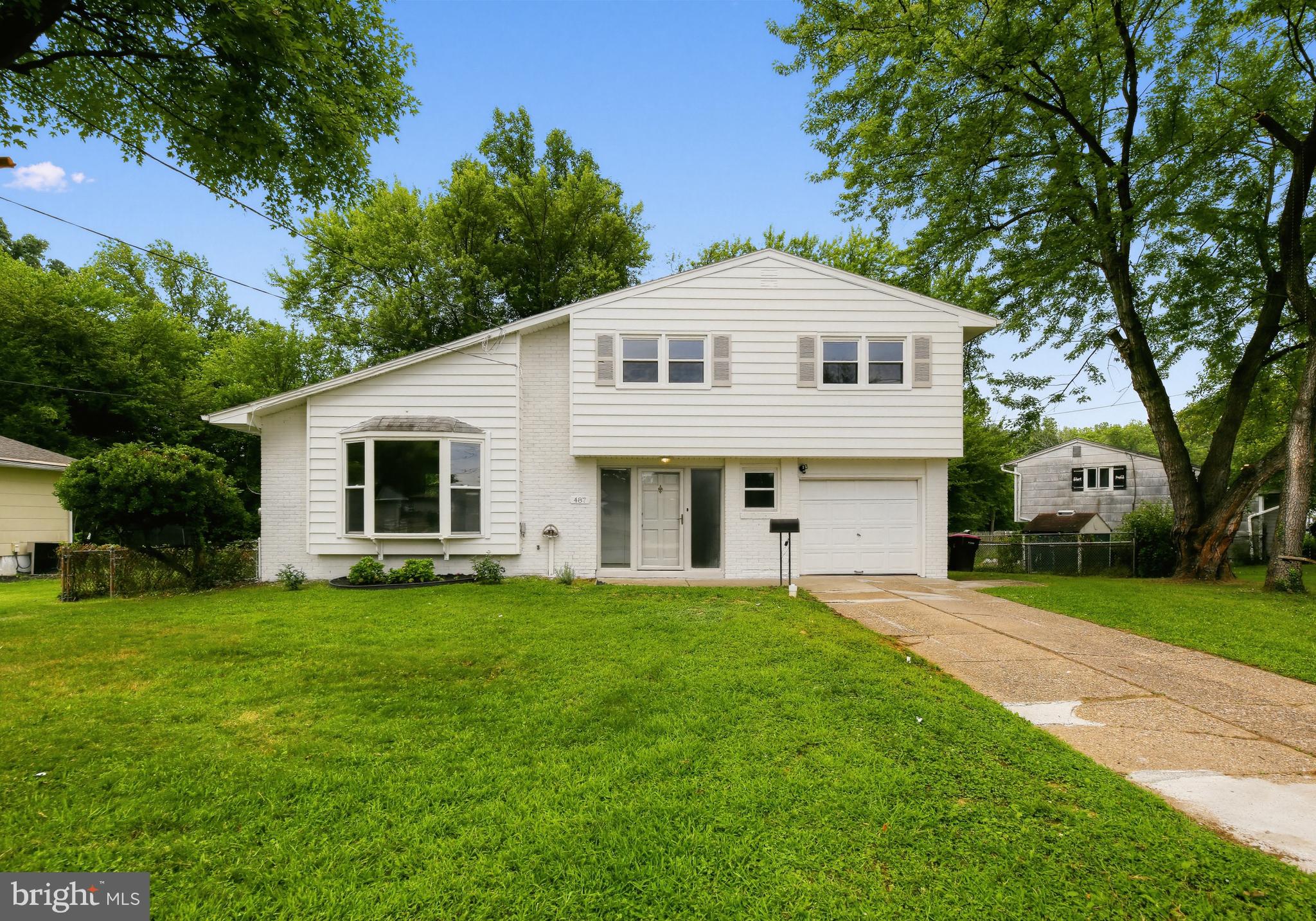 487 Fresno Dr, Magnolia, NJ 08049