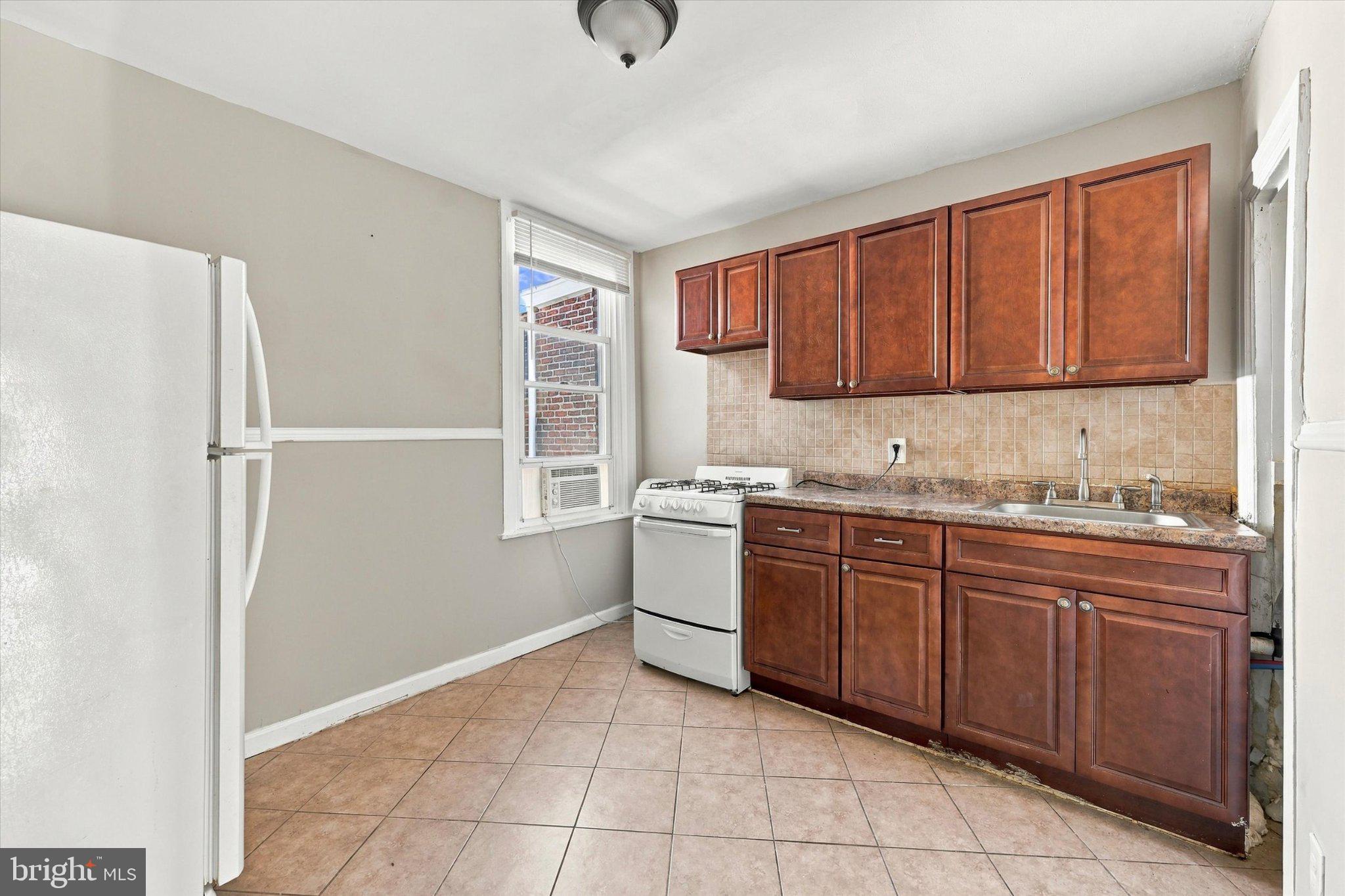 4735 Loring St, Philadelphia, PA 19136