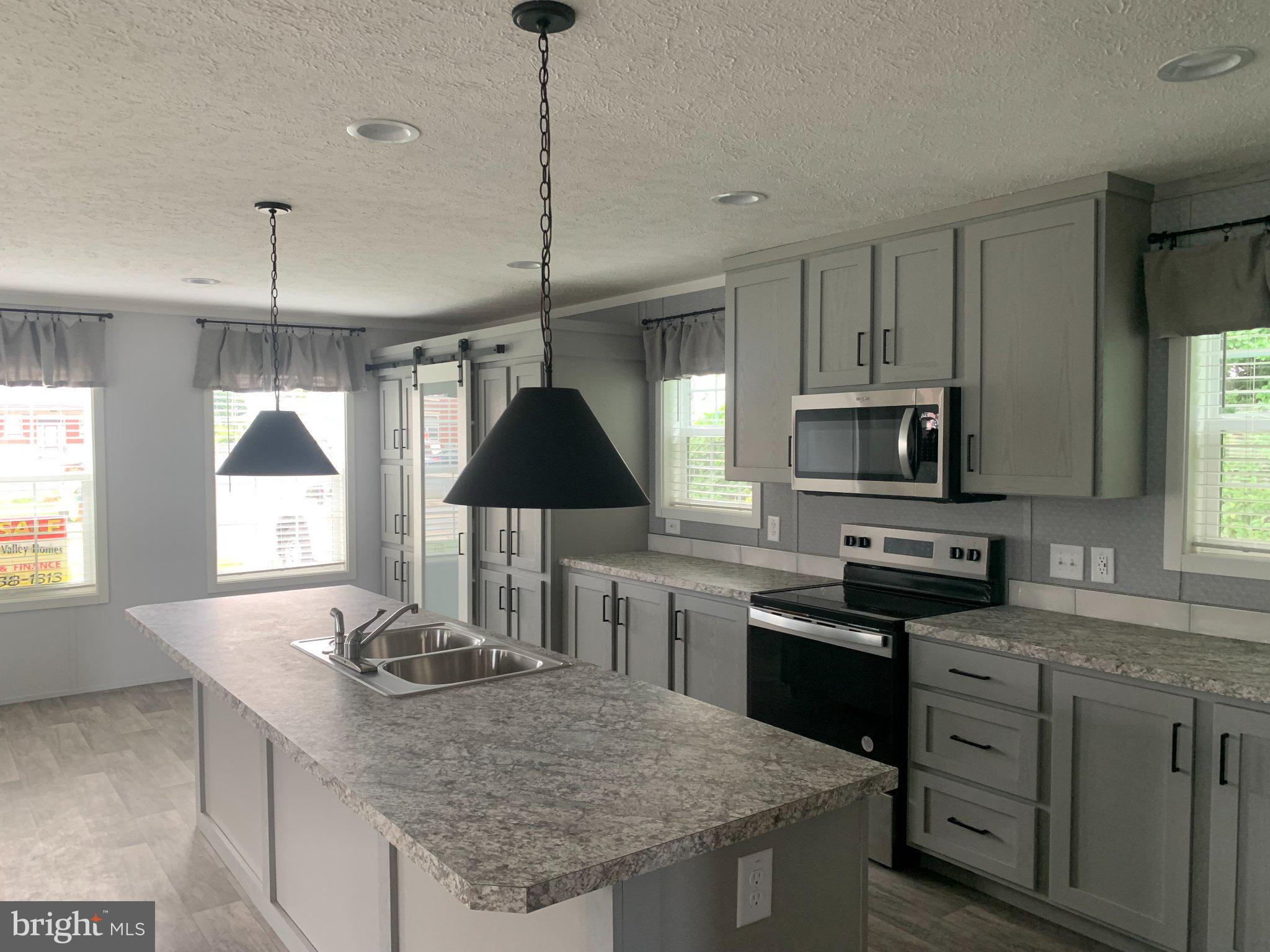 14 W Willow St, Palmyra, PA 17078 photo