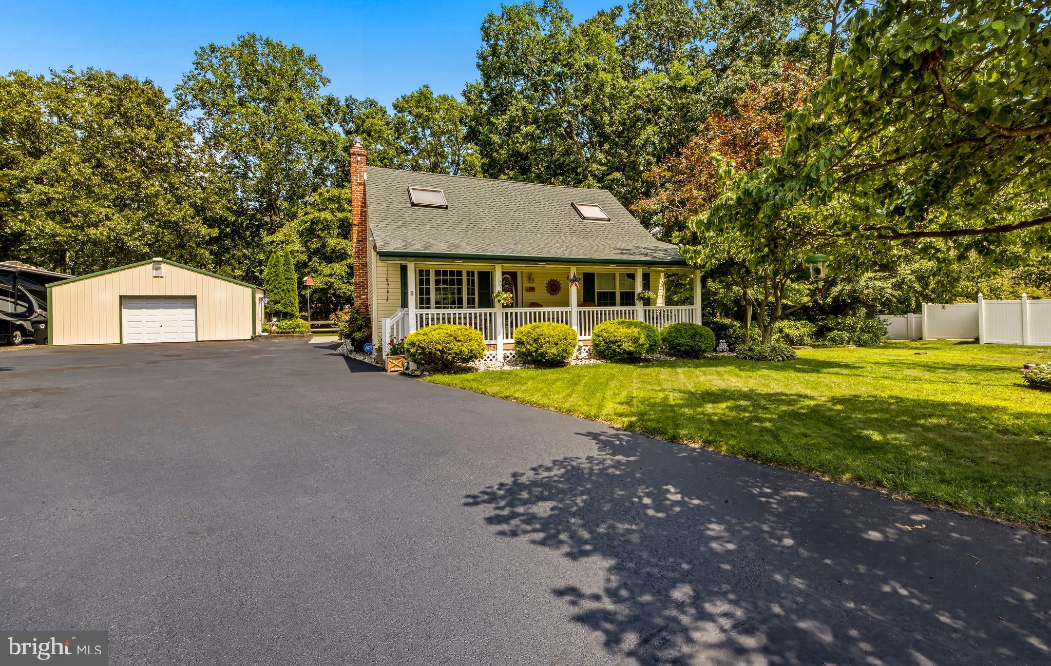 15 Eagle Ct, Sicklerville, NJ 08081