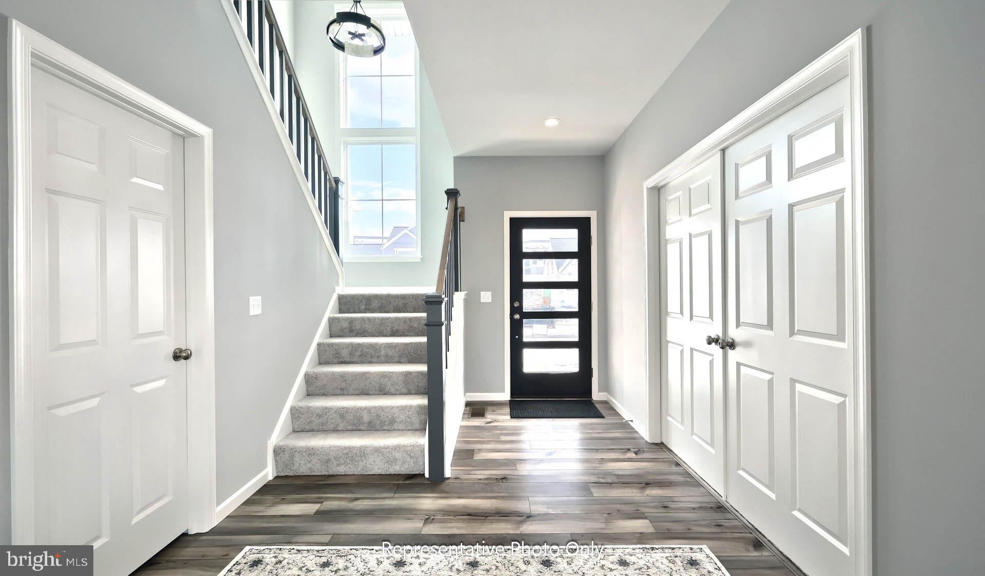 19 E Kestrel Dr, Denver, PA 17517 photo