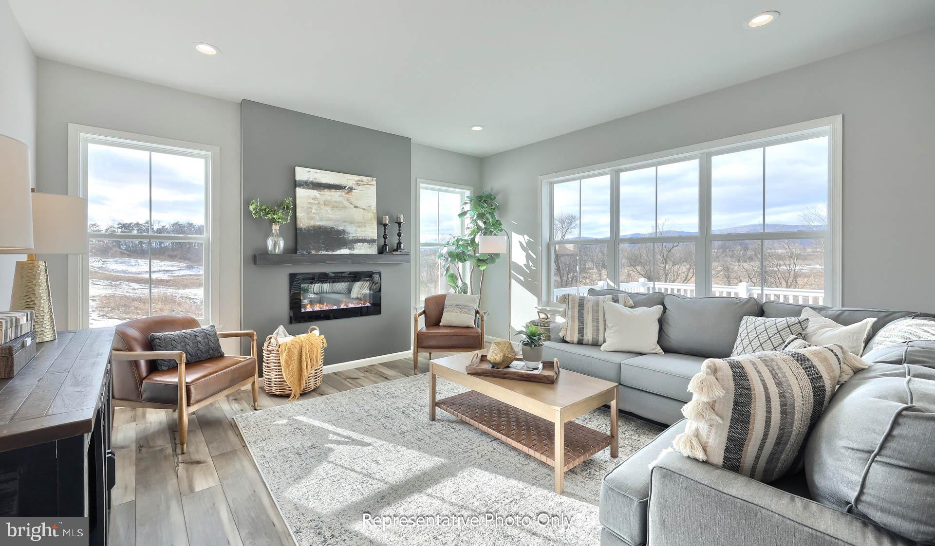 19 E Kestrel Dr, Denver, PA 17517 photo