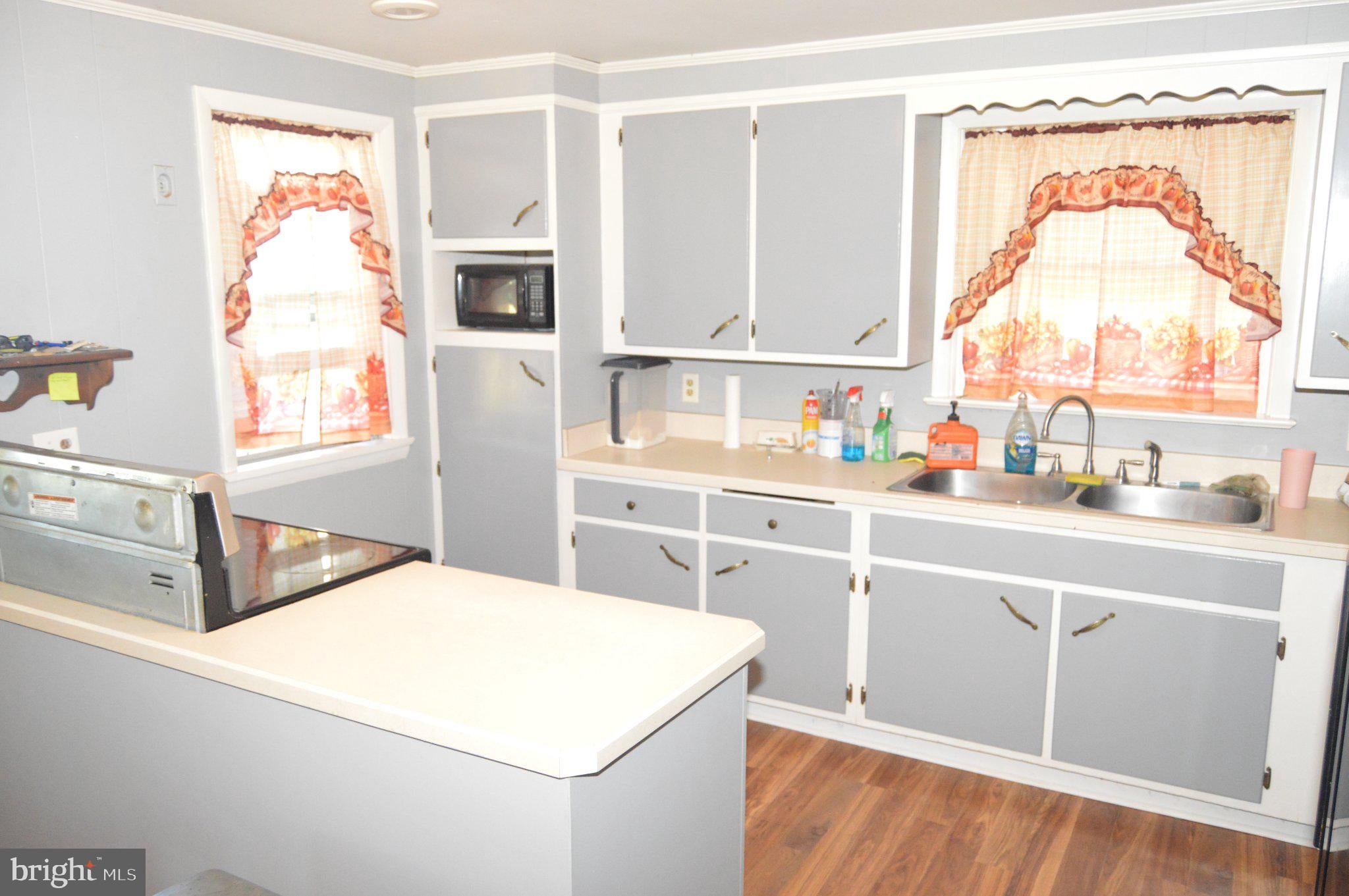 999 Huffs Church Rd, Alburtis, PA 18011 photo