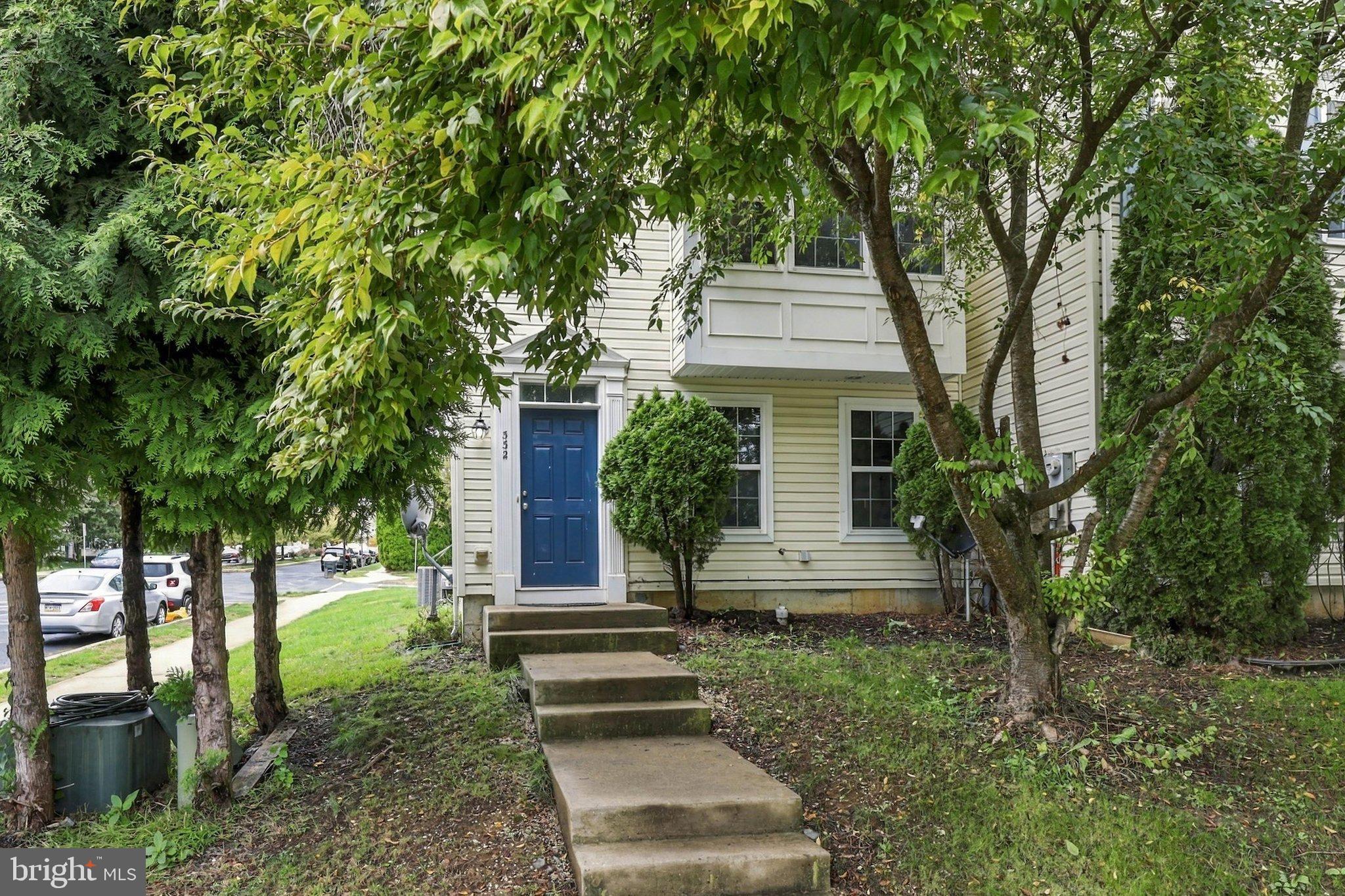 332 Dickens Dr, Lancaster, PA 17603