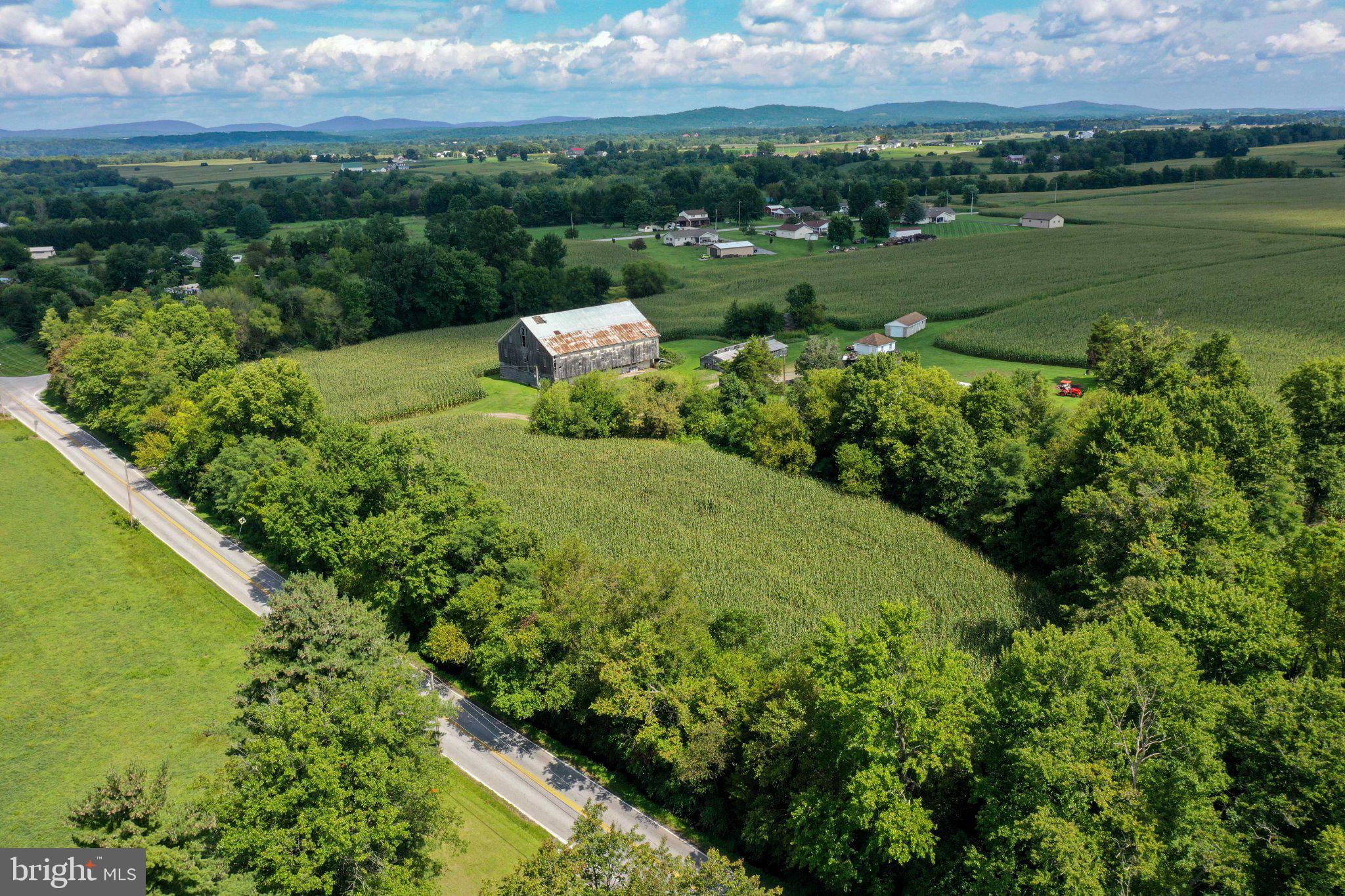 837 Big Mount Rd, Thomasville, PA 17364 photo