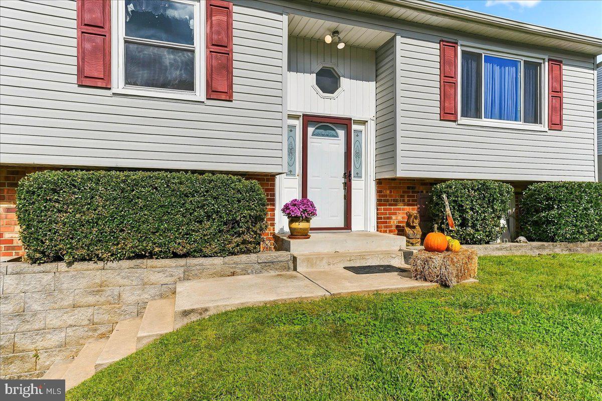 33 Mulberry St, Boothwyn, PA 19061
