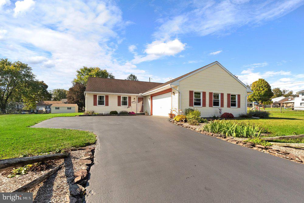 323 Willow St, Adamstown, PA 19501