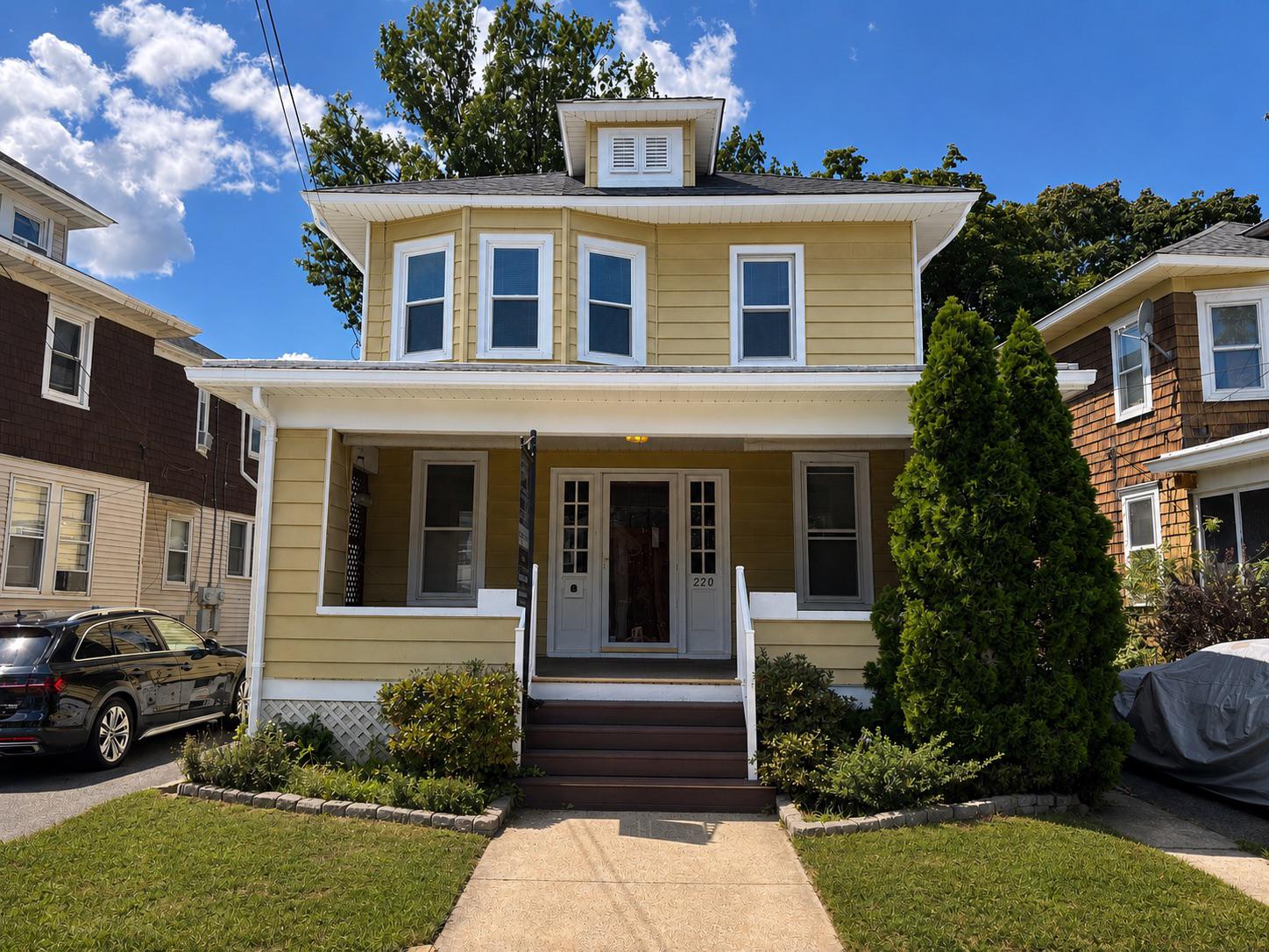 220 Hollywood Dr, Hampton, NJ 08609